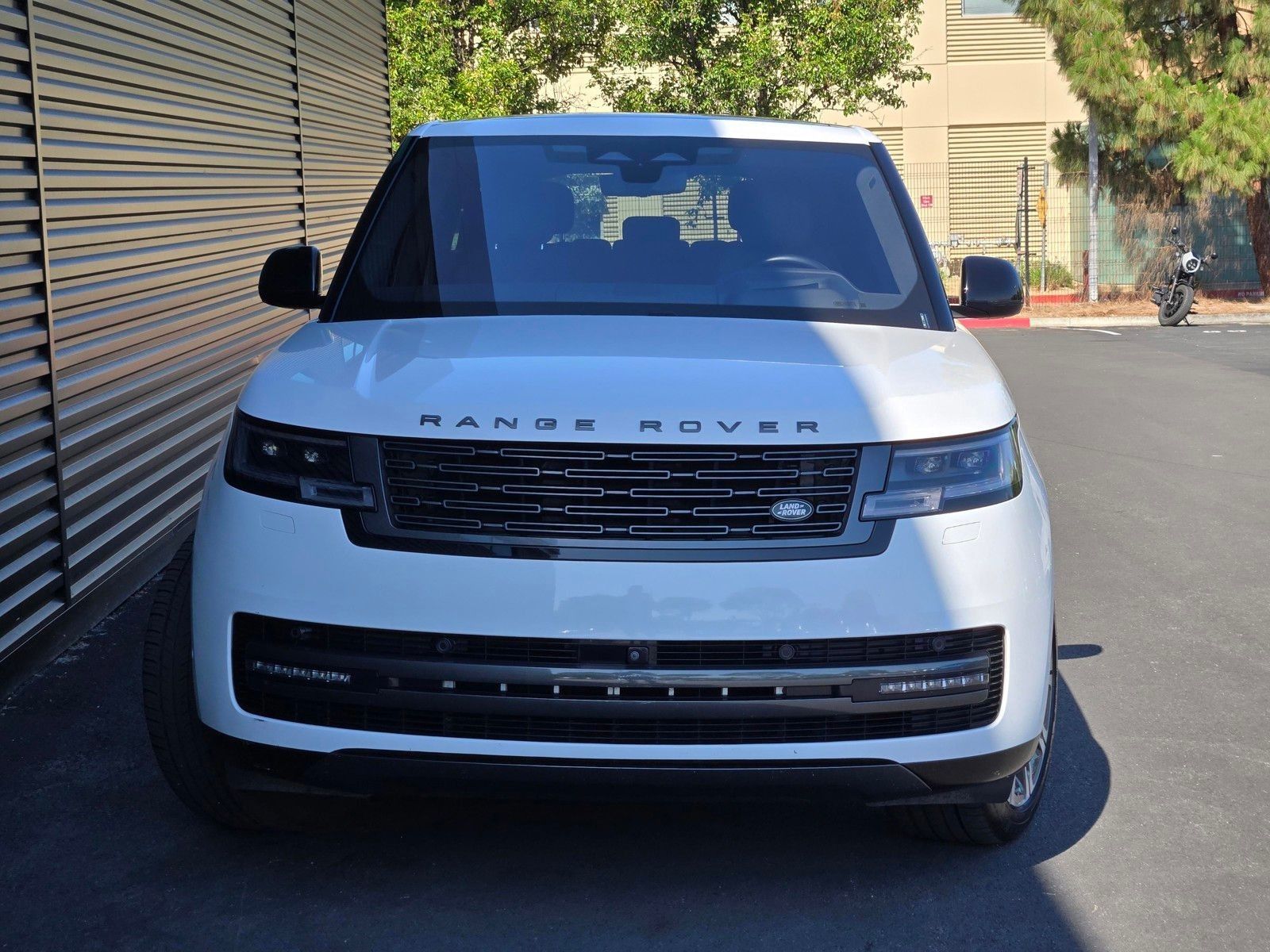 2023 Land Rover Range Rover SE — full photo 2 of 45