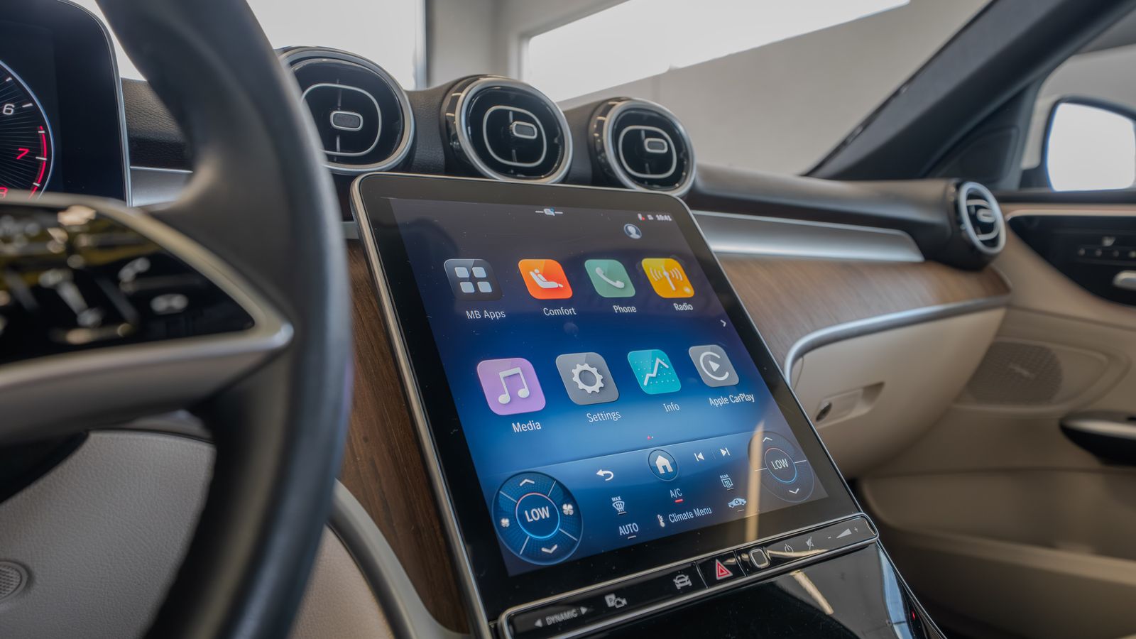 2025 Mercedes-Benz C-Class C 300 — foto completa 33 de 35