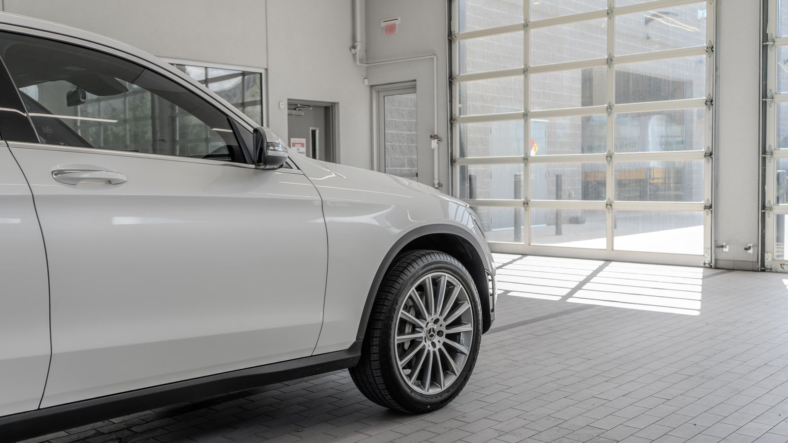 2023 Mercedes-Benz GLC GLC 300 Coupe — foto completa 30 de 35