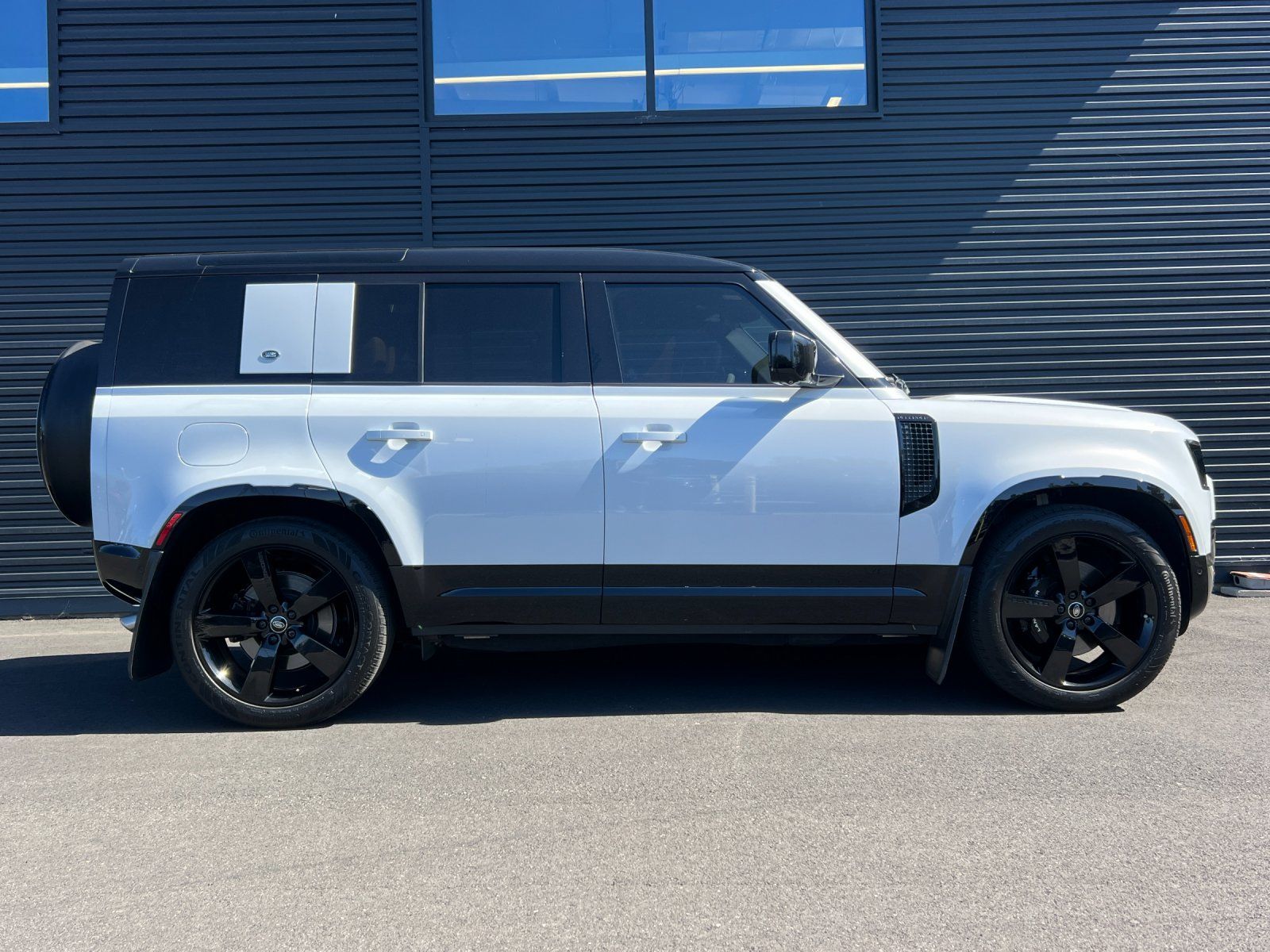 2023 Land Rover Defender 110 V8 — foto completa 6 de 27