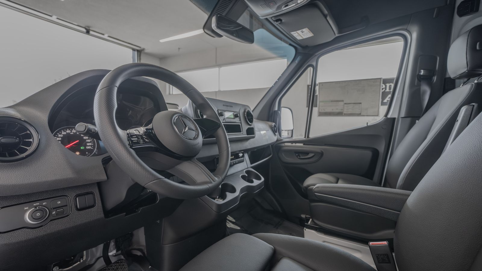 2025 Mercedes-Benz Sprinter 2500 Cargo 144 WB — foto completa 6 de 35