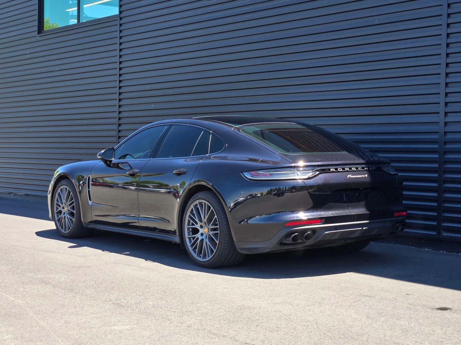 2023 Porsche Panamera 4 Platinum Edition — full photo 3 of 27
