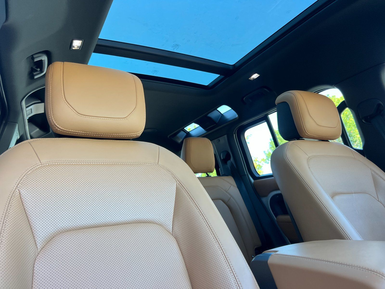 2023 Land Rover Defender 110 V8 — foto completa 16 de 27