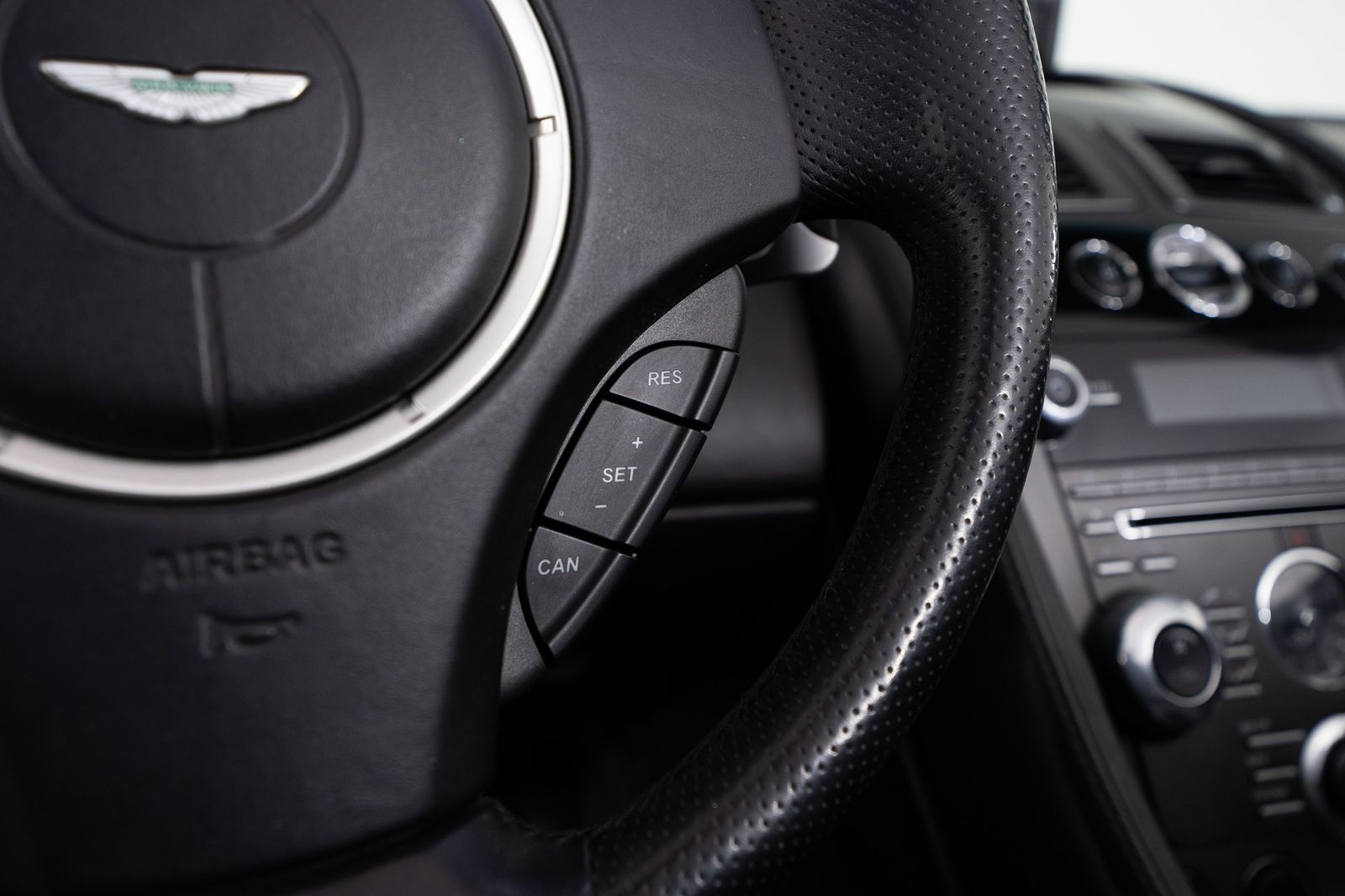 2012 Aston Martin V8 Vantage — foto completa 23 de 50