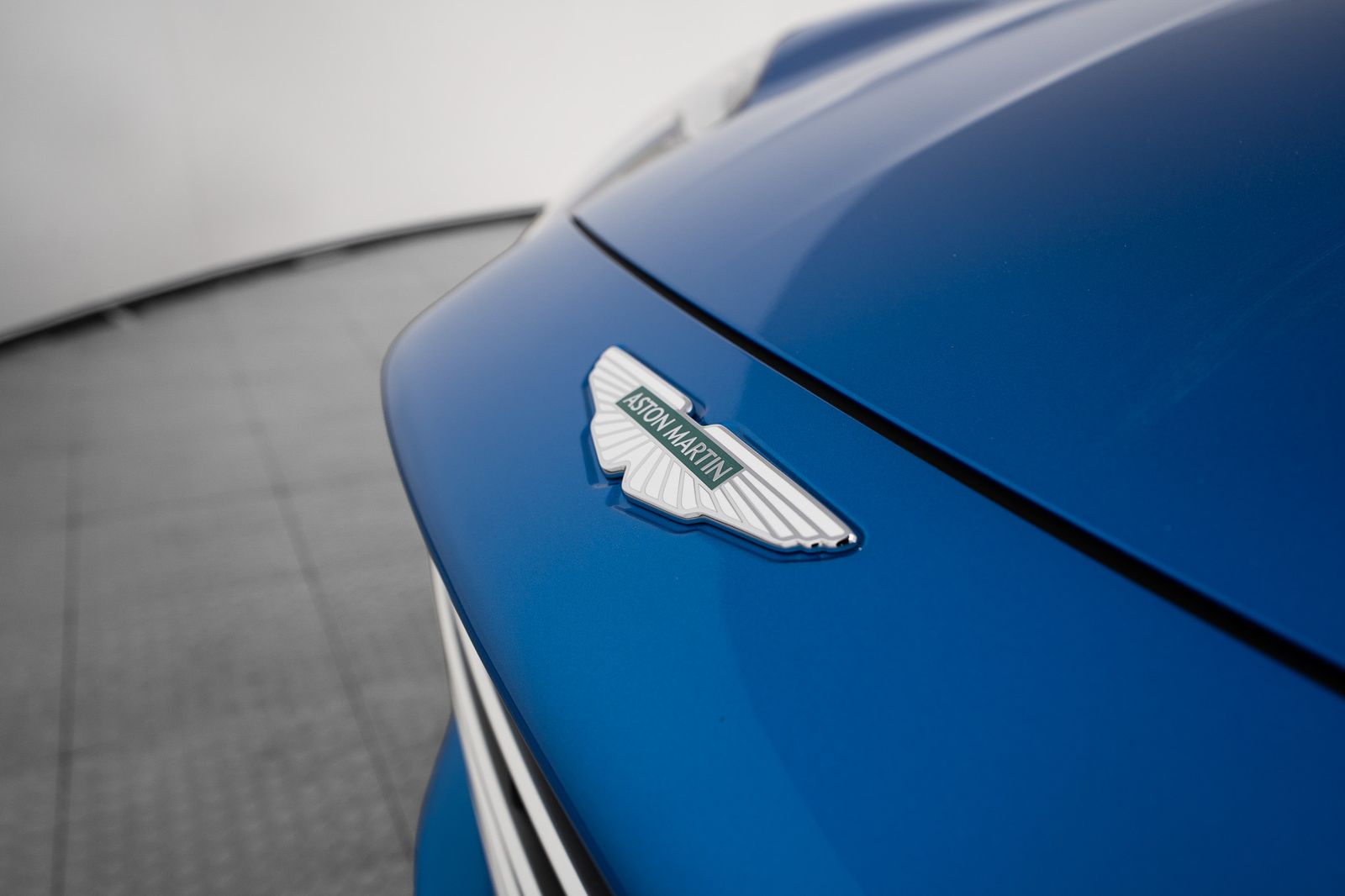 2024 Aston Martin DB12 Volante — foto completa 48 de 55