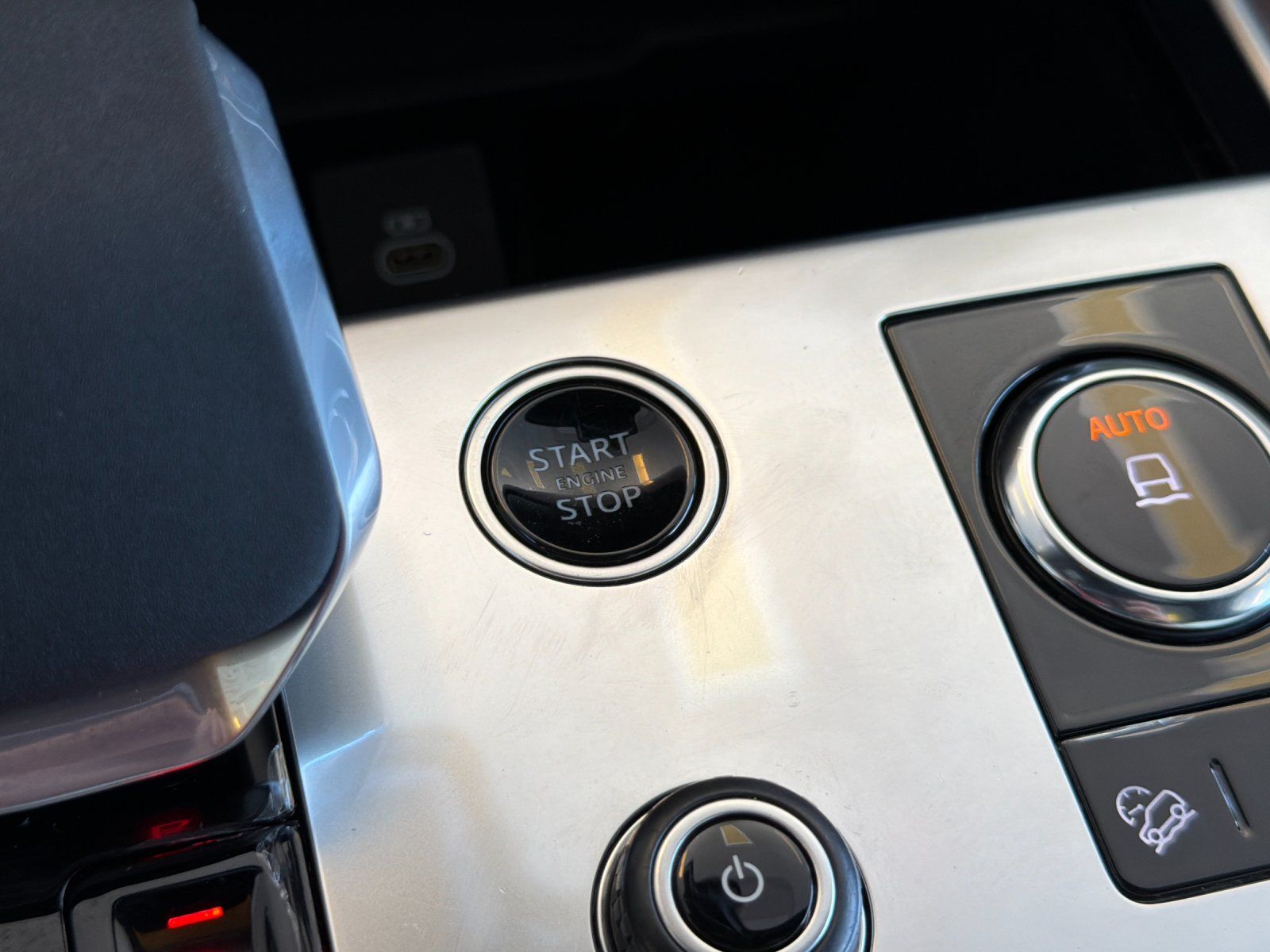 2023 Land Rover Range Rover SE — full photo 21 of 28