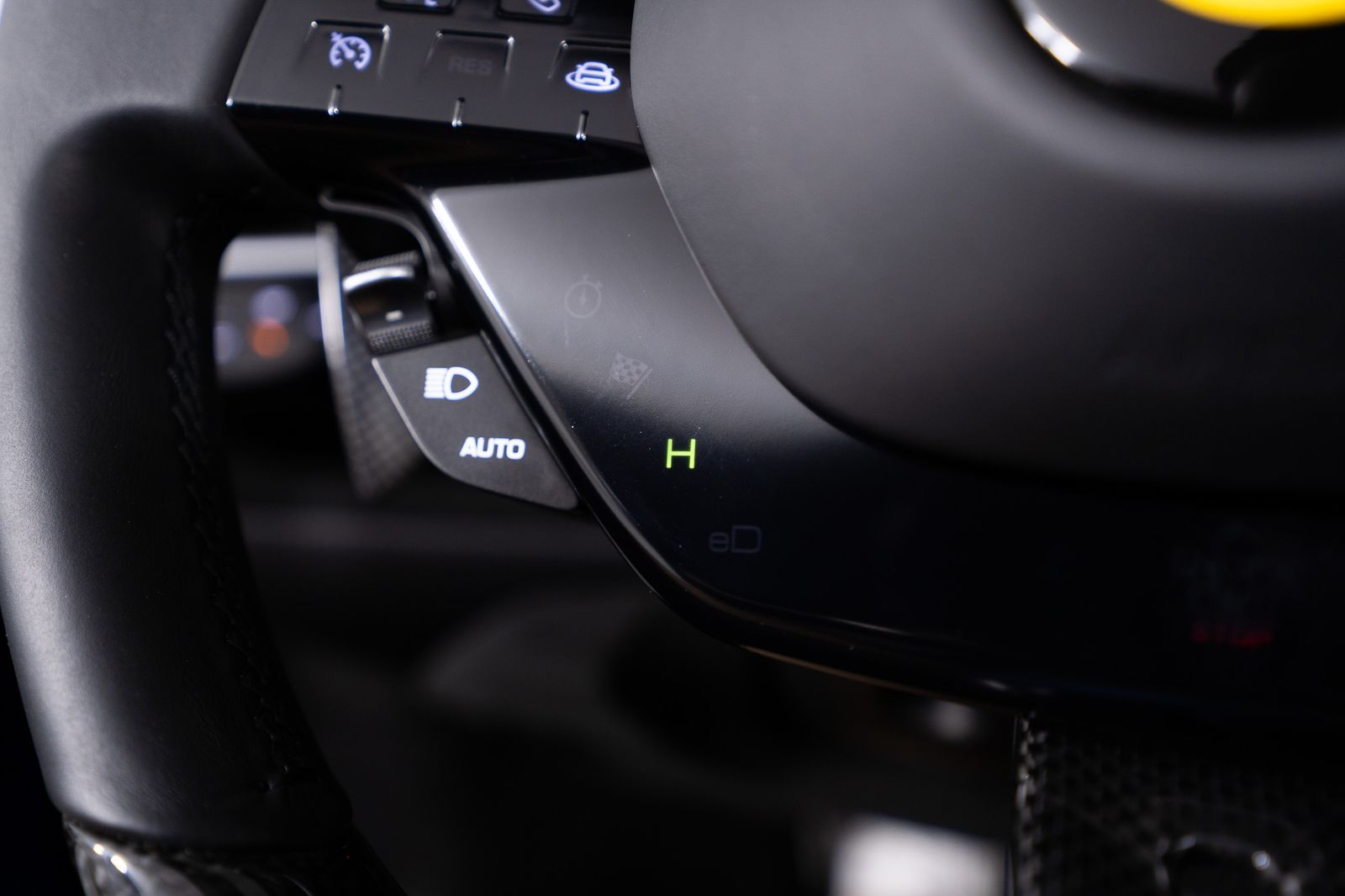 2025 Ferrari SF90 Spider — full photo 42 of 67