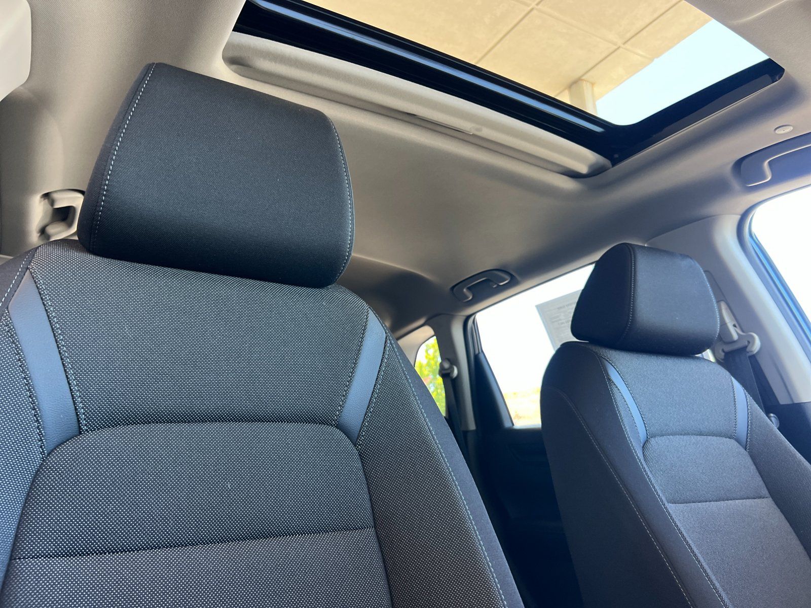 2025 Honda CR-V EX — full photo 17 of 28