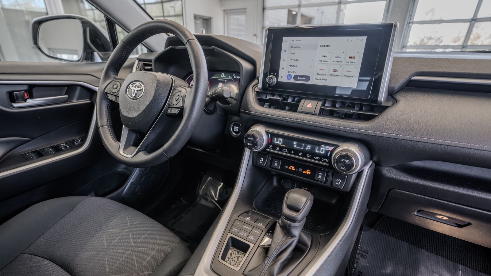 2024 Toyota RAV4 XLE — foto completa 19 de 34