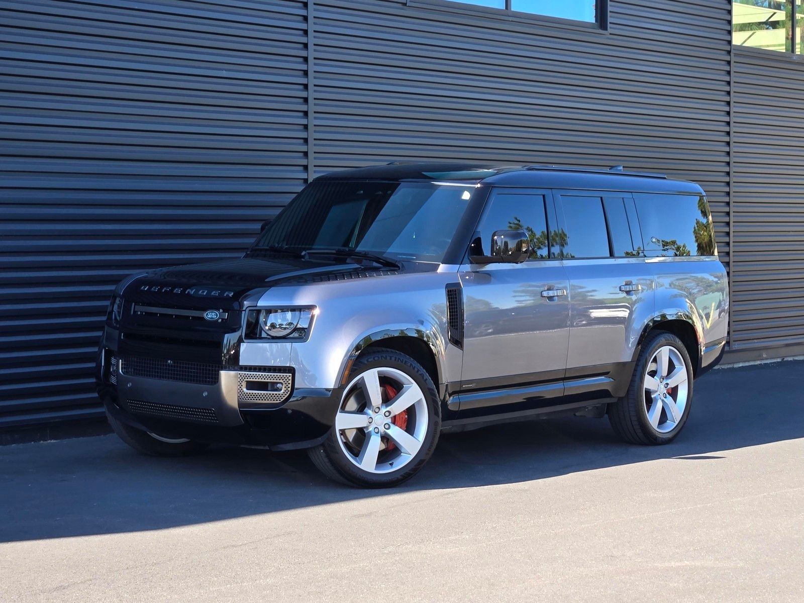 2024 Land Rover Defender 130 X — full photo 1 of 45