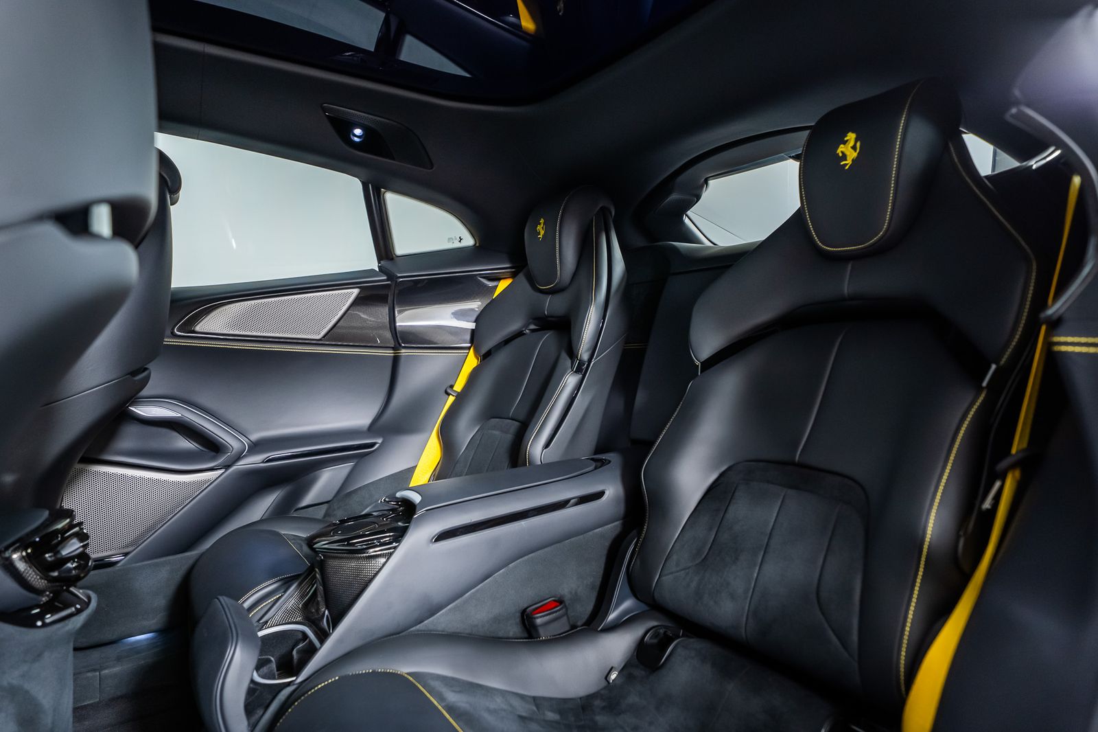 2025 Ferrari Purosangue — foto completa 20 de 66