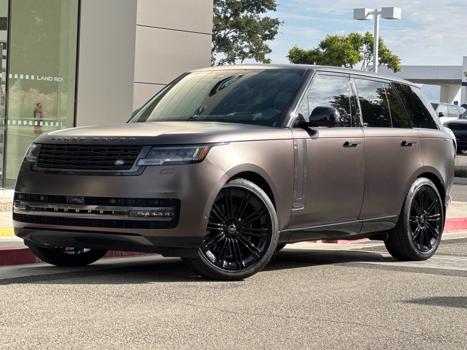 2025 Land Rover Range Rover Autobiography — full photo 2 of 30