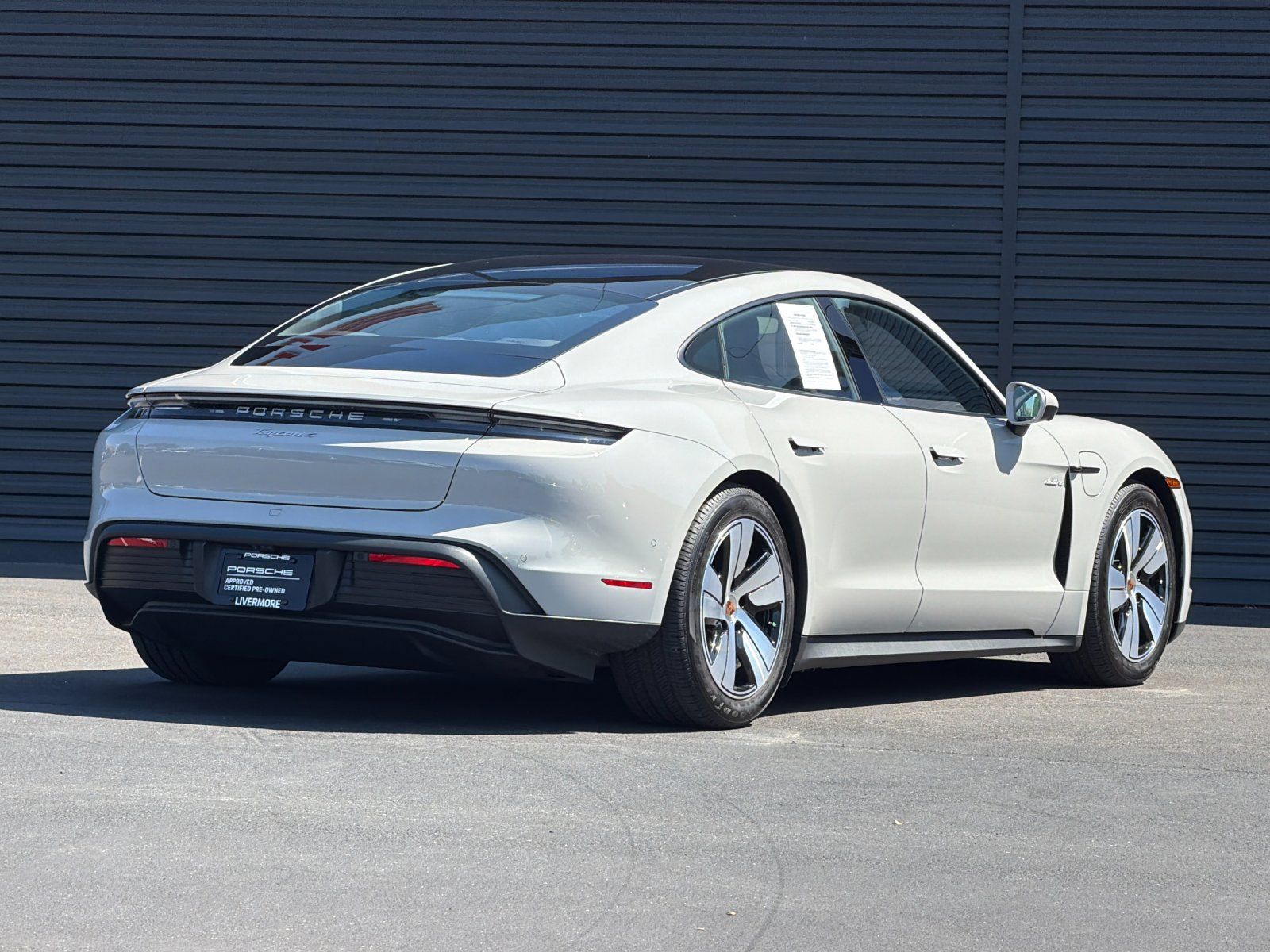 2026 Porsche Taycan Base — foto completa 8 de 28