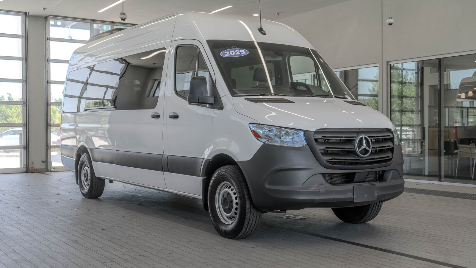 2025 Mercedes-Benz Sprinter 2500 Passenger 170 WB — foto completa 20 de 35