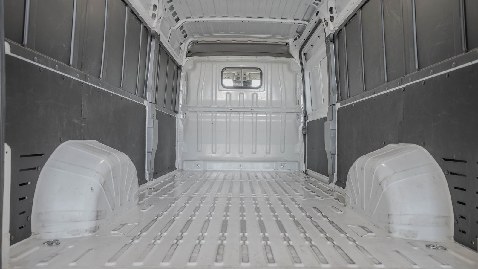 2025 Ram ProMaster 2500 High Roof — foto completa 34 de 34
