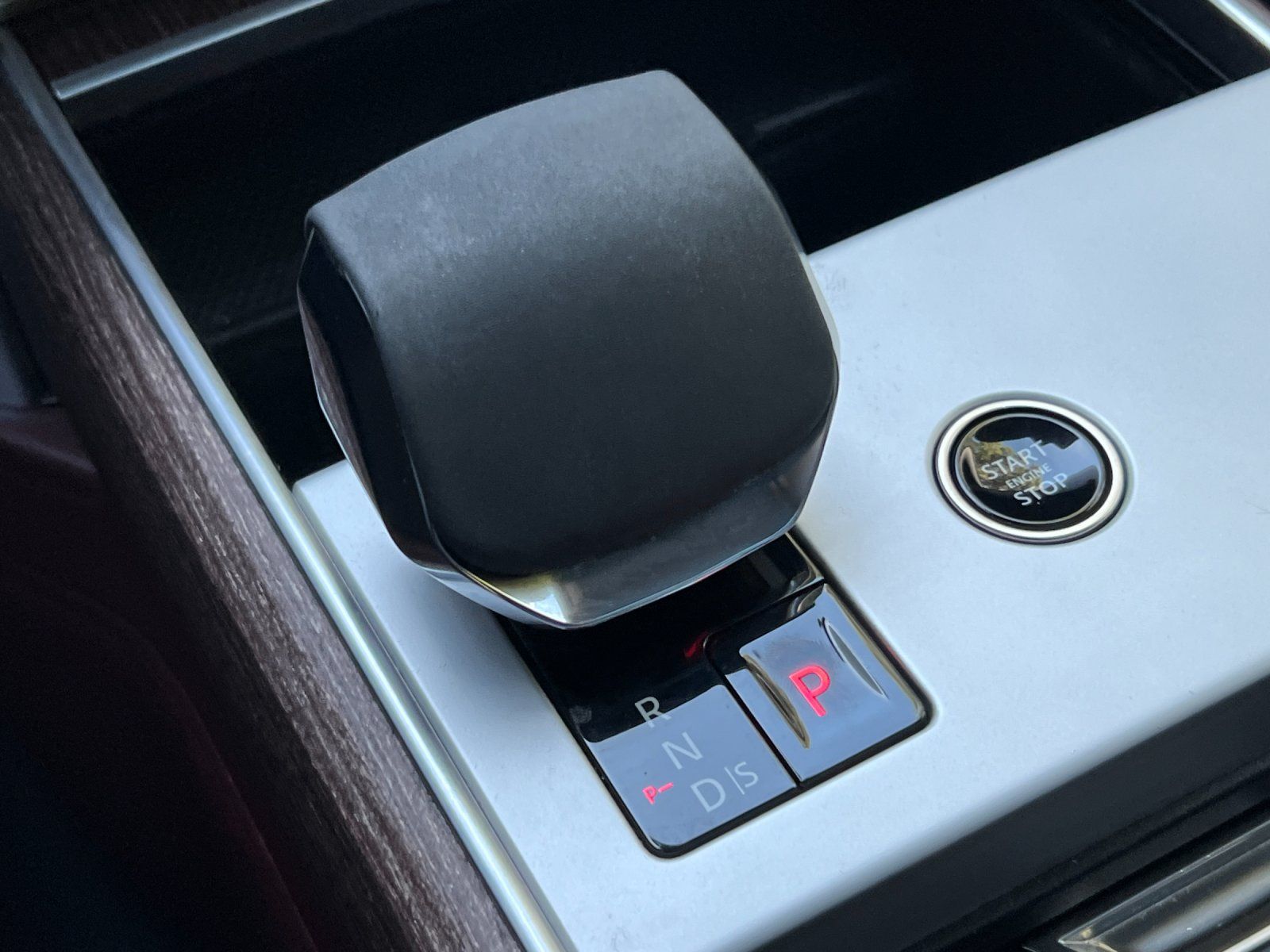 2024 Land Rover Range Rover SE — full photo 21 of 28