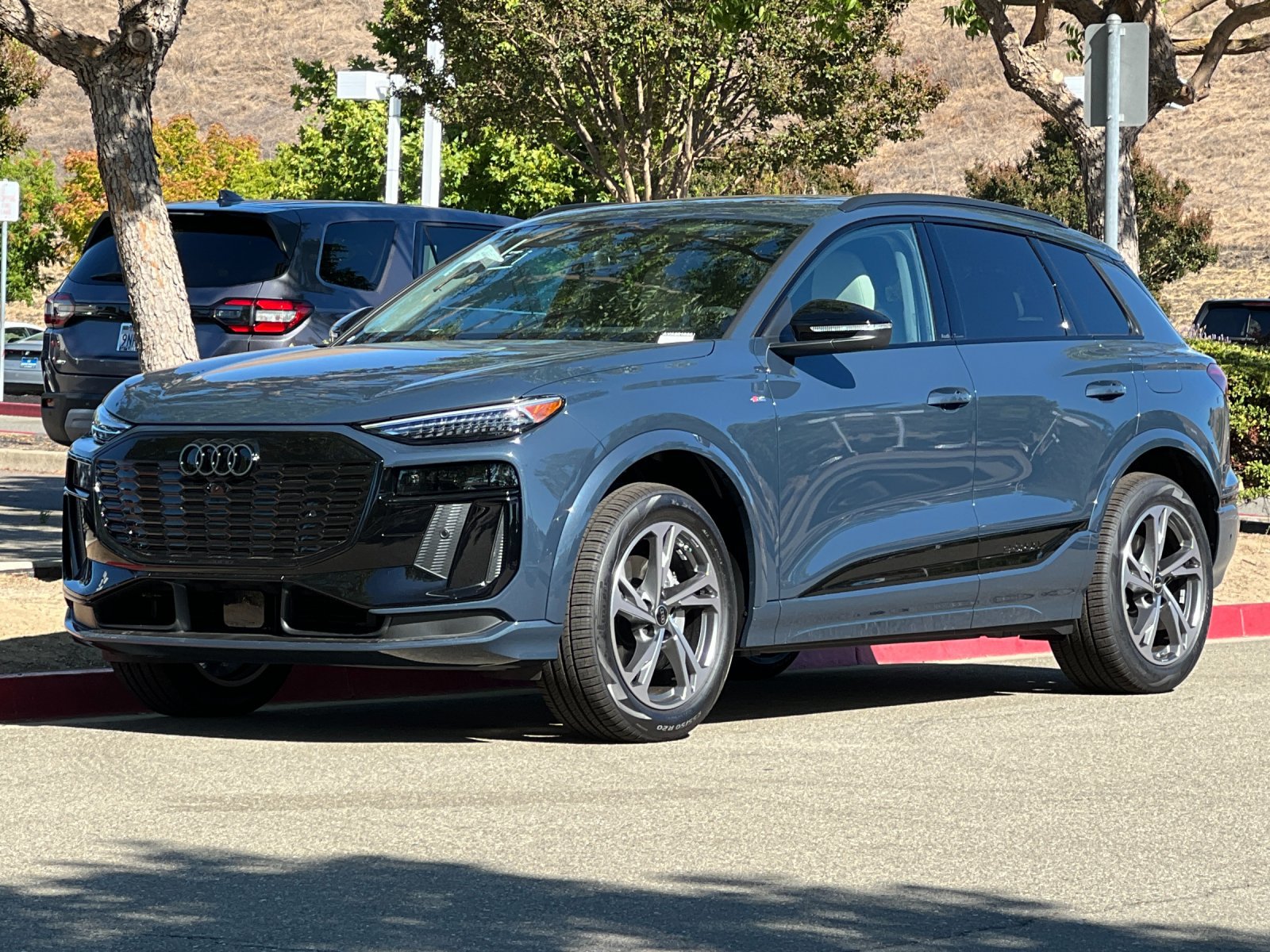 2027 Audi Q6 e-tron Premium Plus — photo 1 of 28