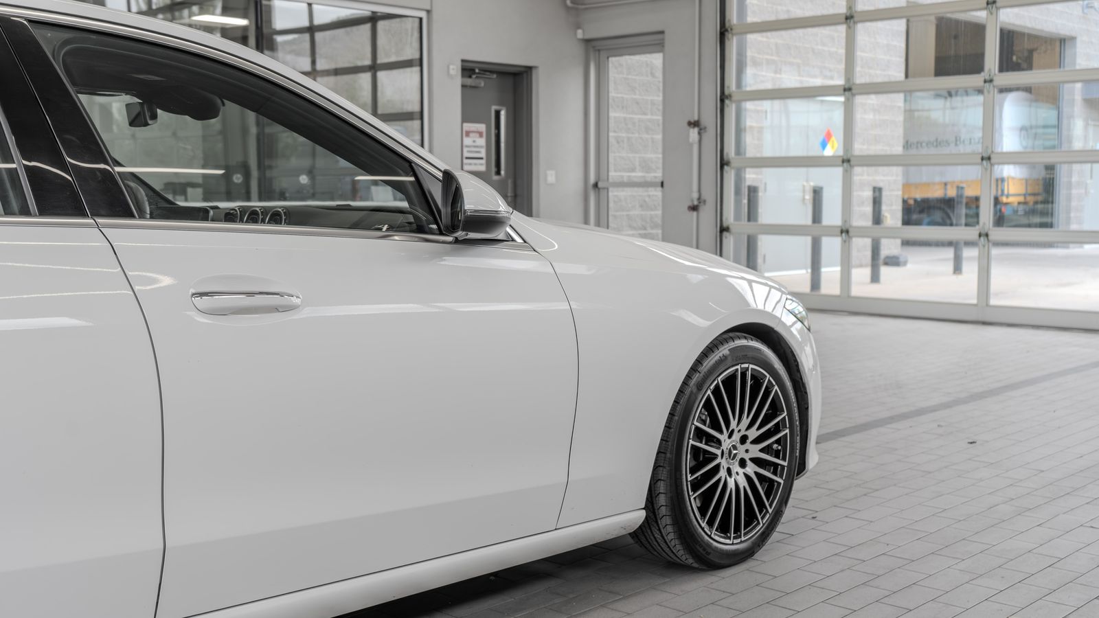 2025 Mercedes-Benz C-Class C 300 — foto completa 30 de 35