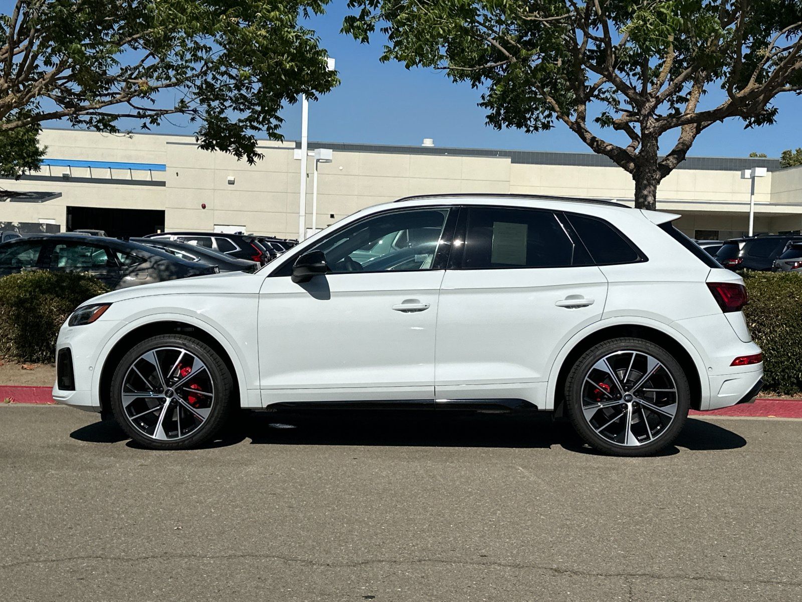 2023 Audi SQ5 Prestige — full photo 3 of 28