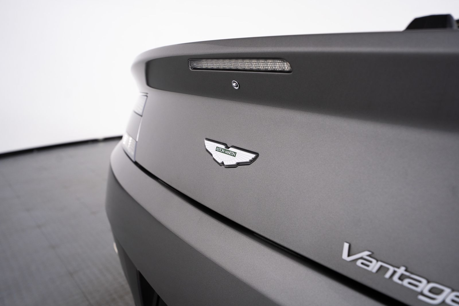 2012 Aston Martin V8 Vantage — foto completa 30 de 50