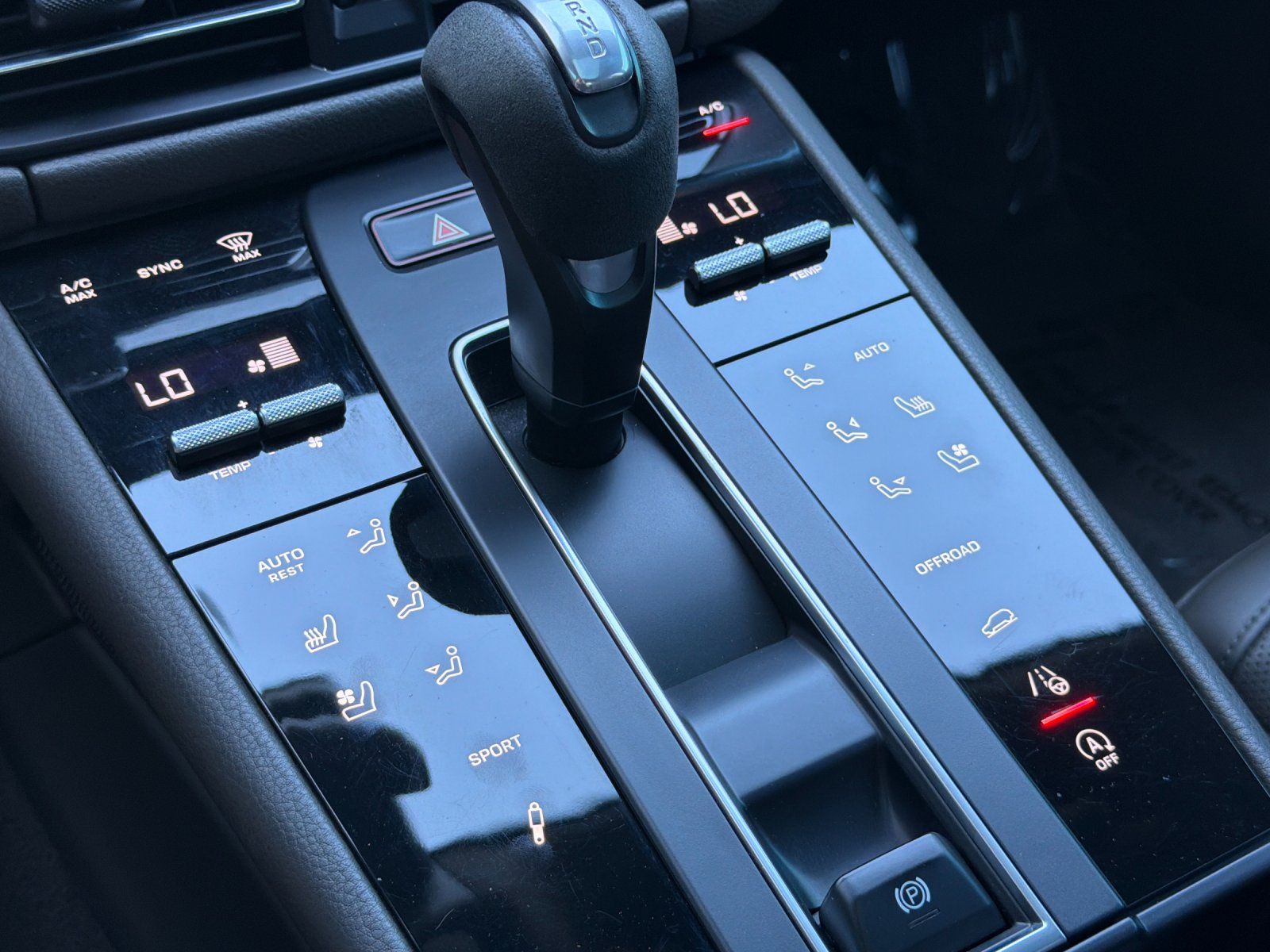 2023 Porsche Macan S — full photo 20 of 28