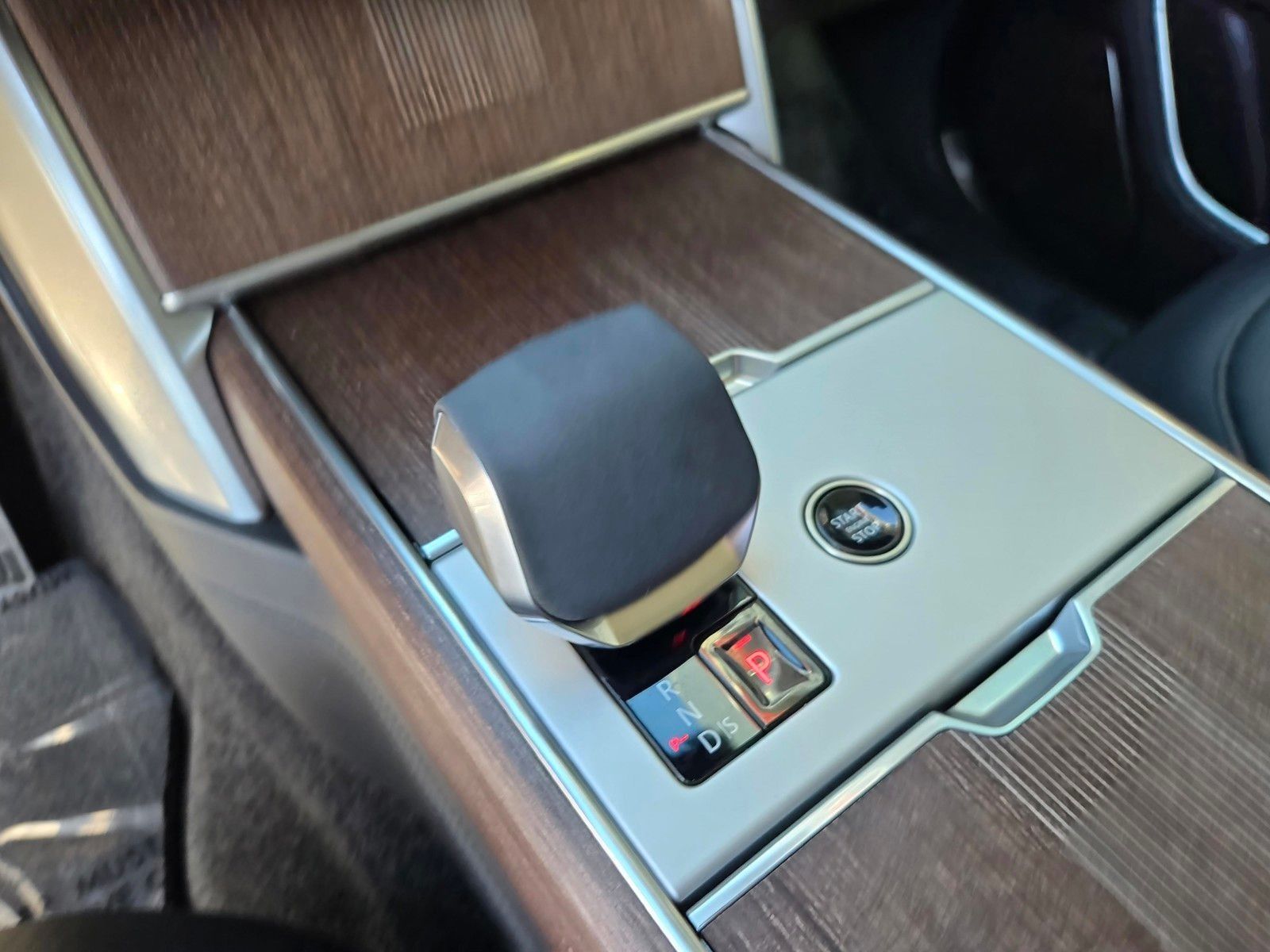 2024 Land Rover Range Rover Autobiography — full photo 24 of 46