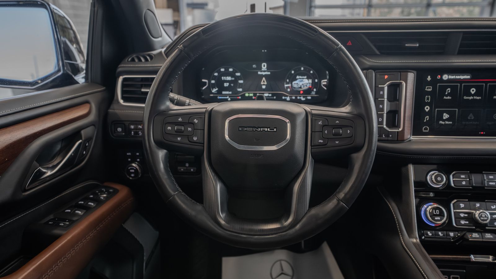 2024 GMC Yukon XL Denali Ultimate — foto completa 9 de 35