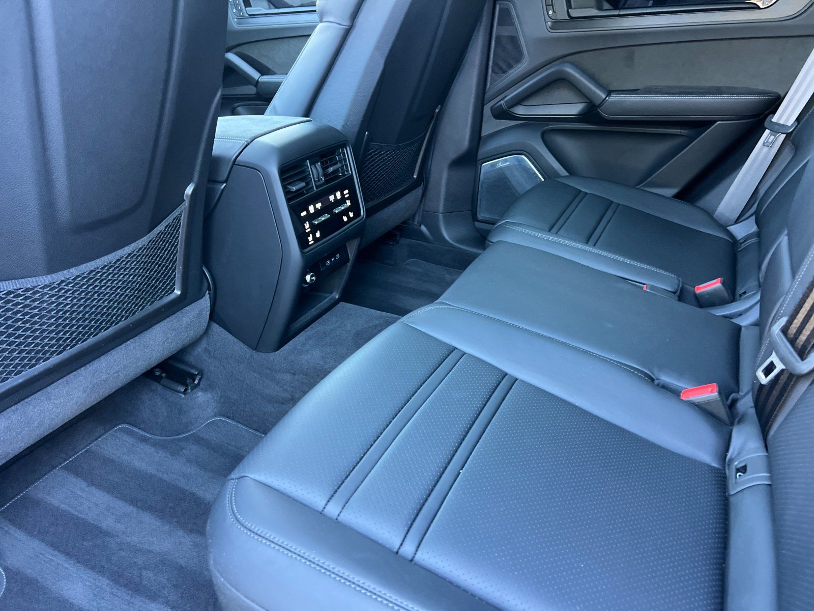 2026 Porsche Cayenne GTS — full photo 13 of 29