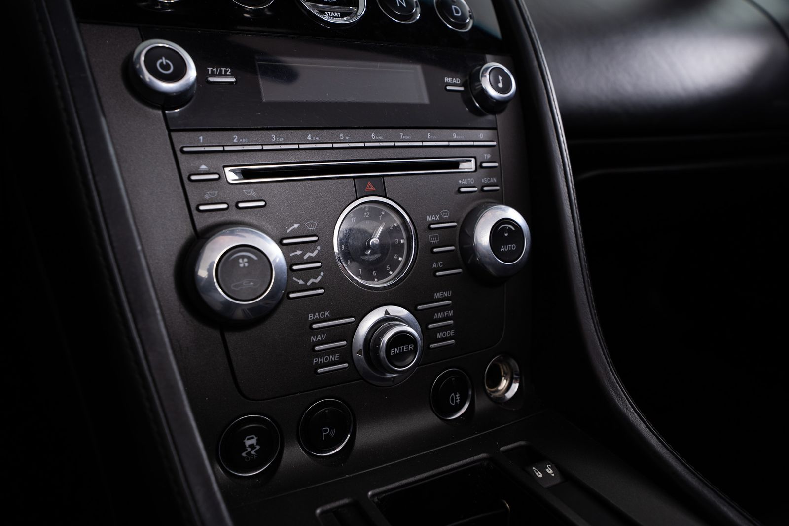 2012 Aston Martin V8 Vantage — full photo 39 of 50