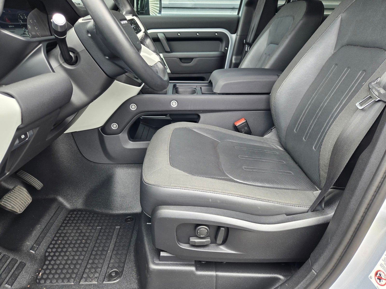2020 Land Rover Defender 110 SE — foto completa 25 de 45