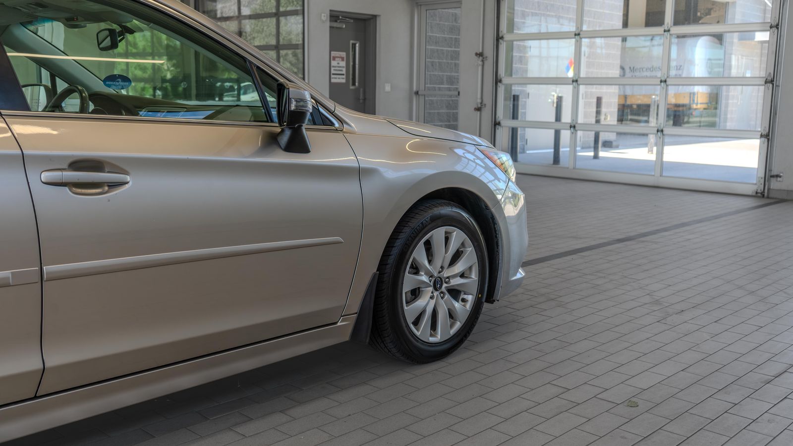 2015 Subaru Legacy 2.5i — foto completa 30 de 34