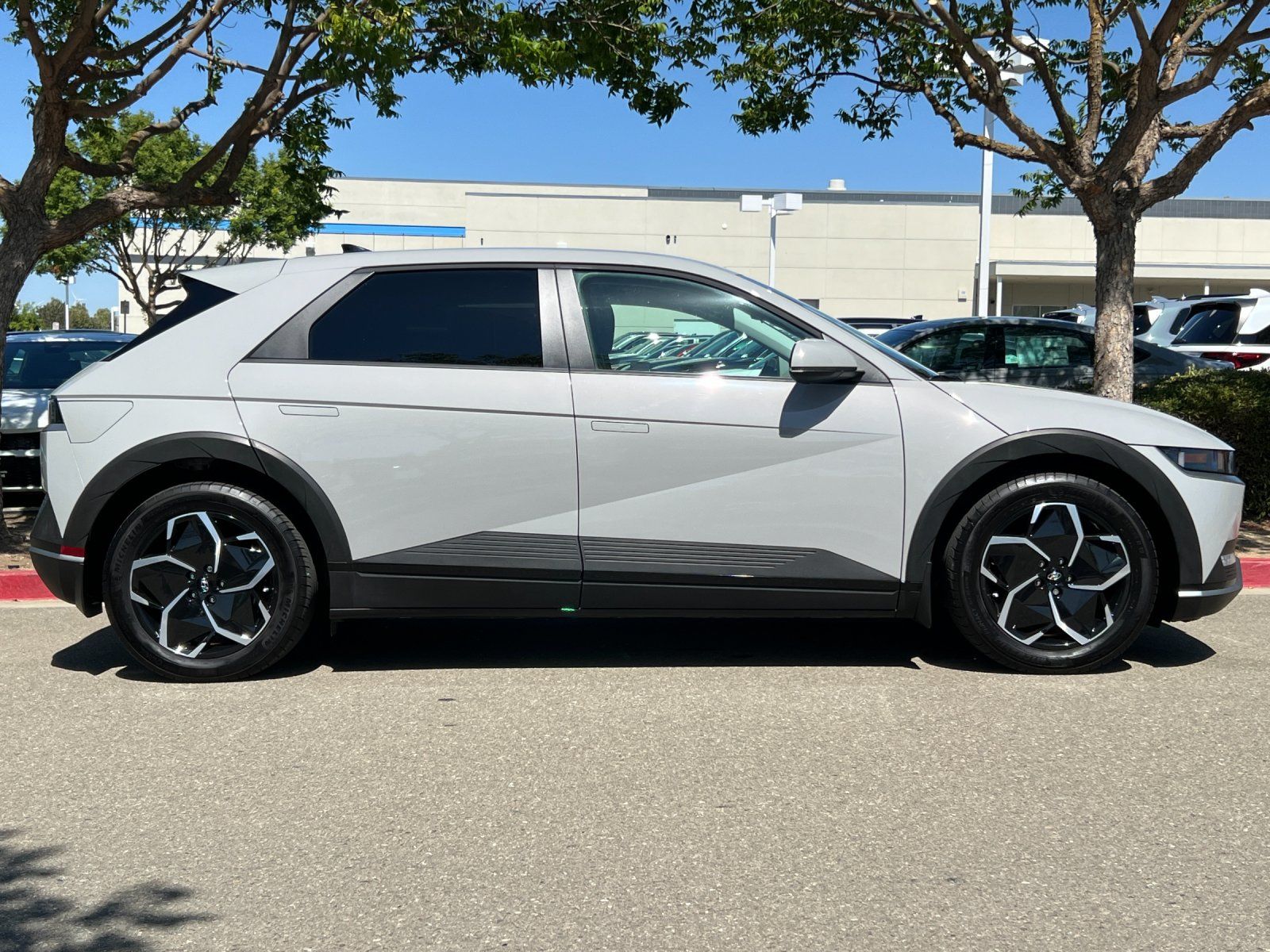 2024 Hyundai IONIQ 5 SE — full photo 7 of 29
