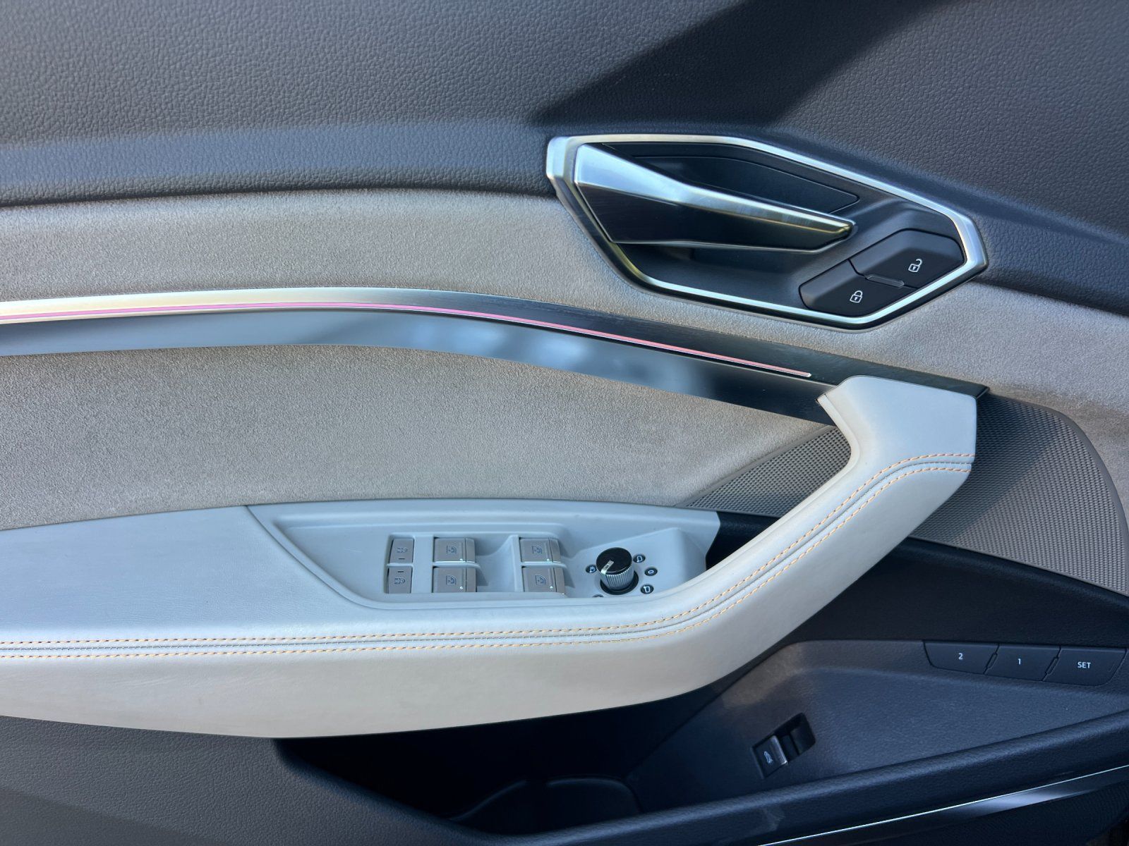 2024 Audi Q8 Sportback e-tron Prestige — foto completa 10 de 28