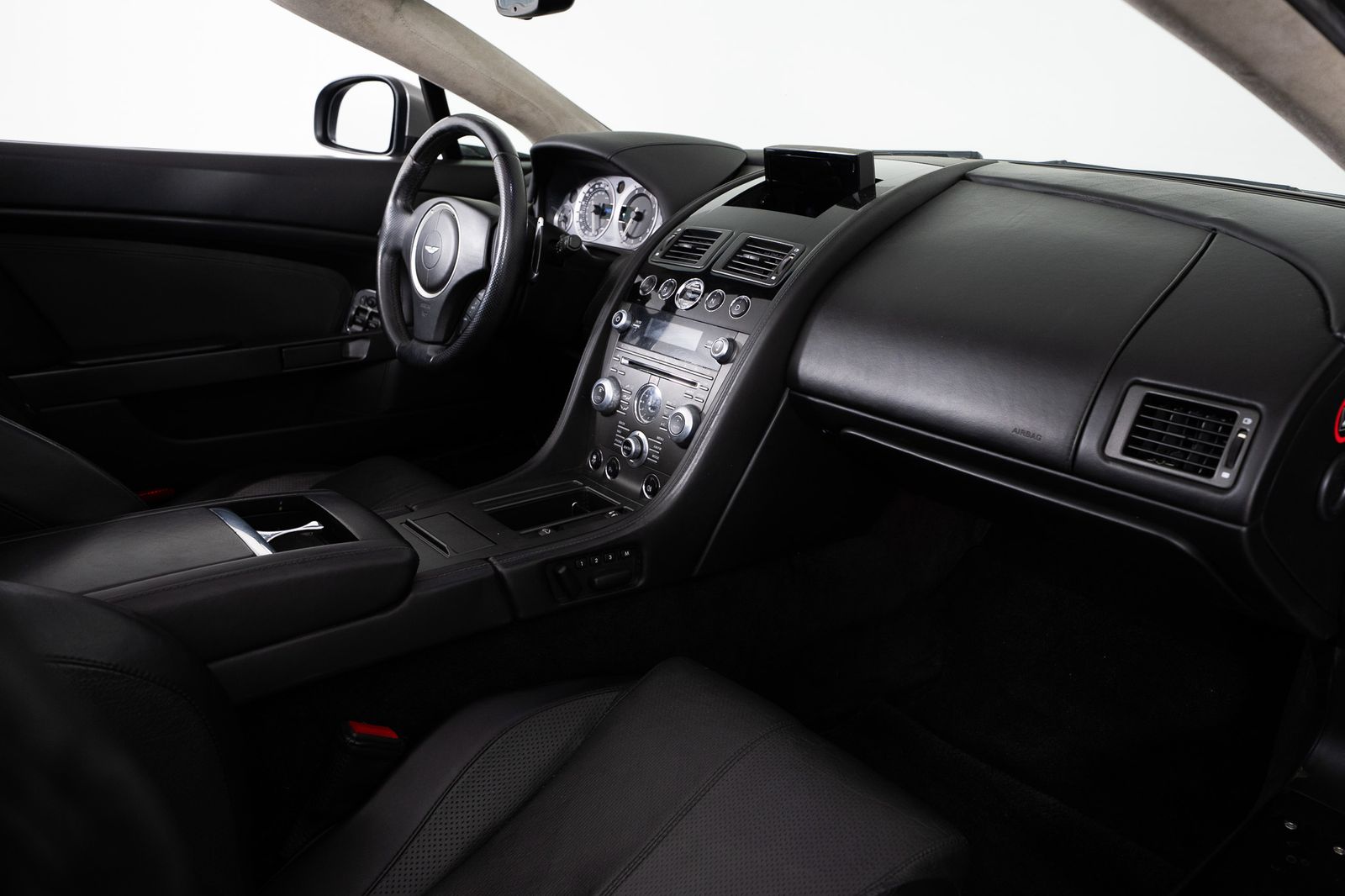 2012 Aston Martin V8 Vantage — full photo 24 of 50