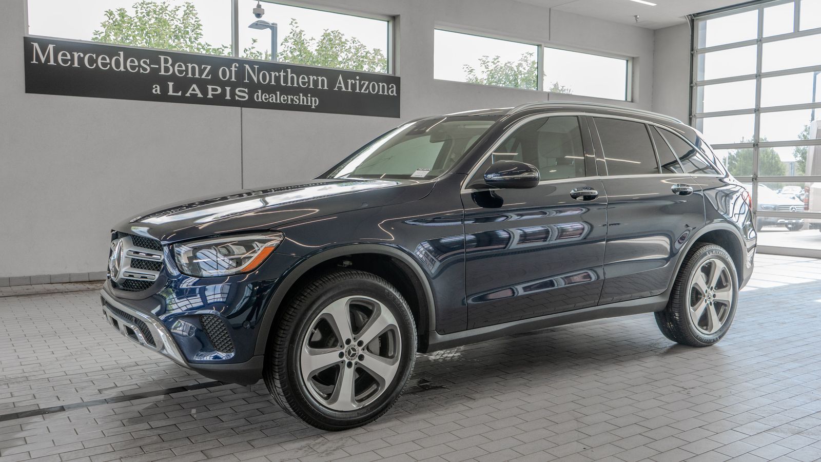 2022 Mercedes-Benz GLC GLC 300 — full photo 3 of 35