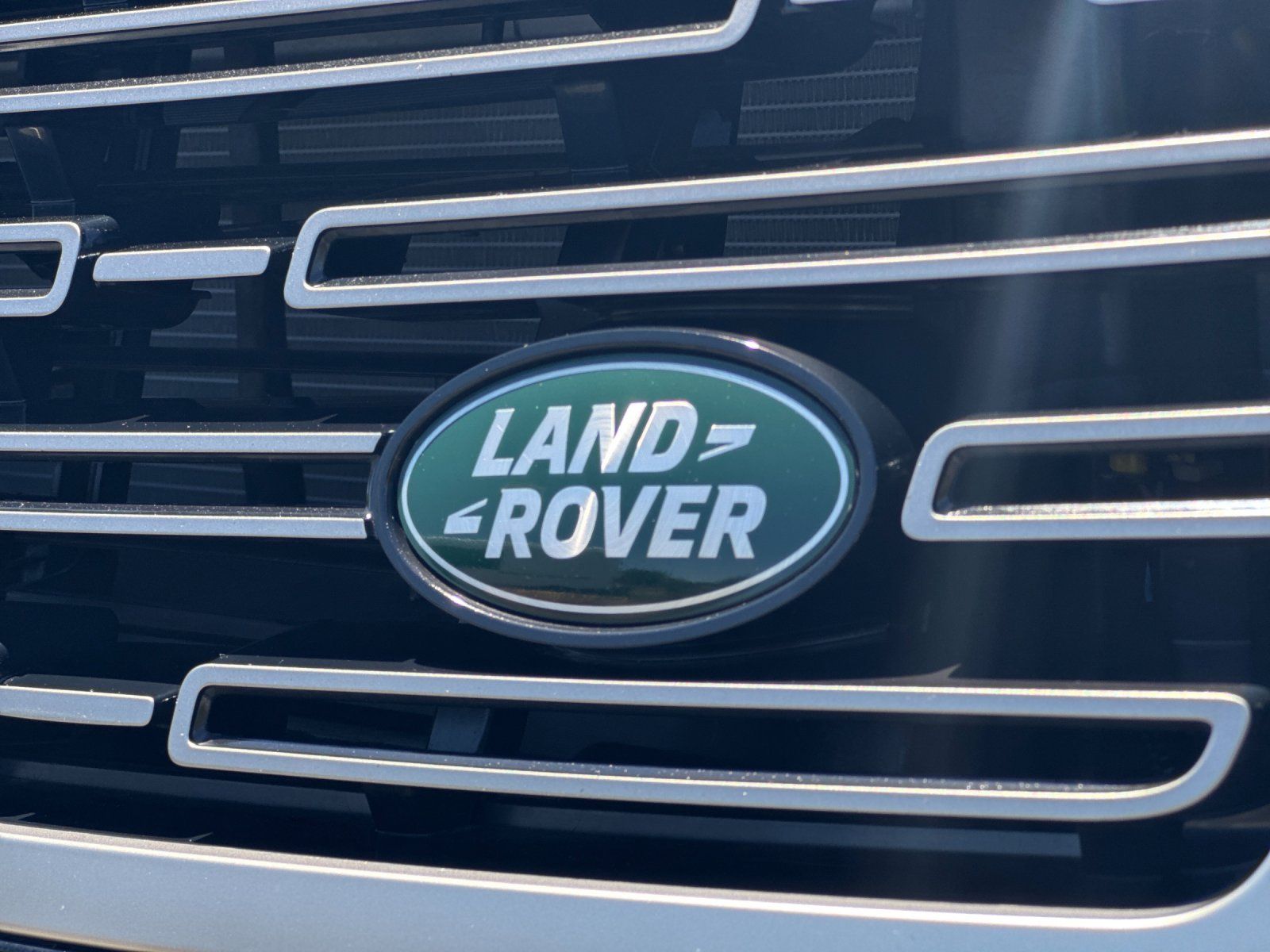 2025 Land Rover Range Rover SE — full photo 27 of 30
