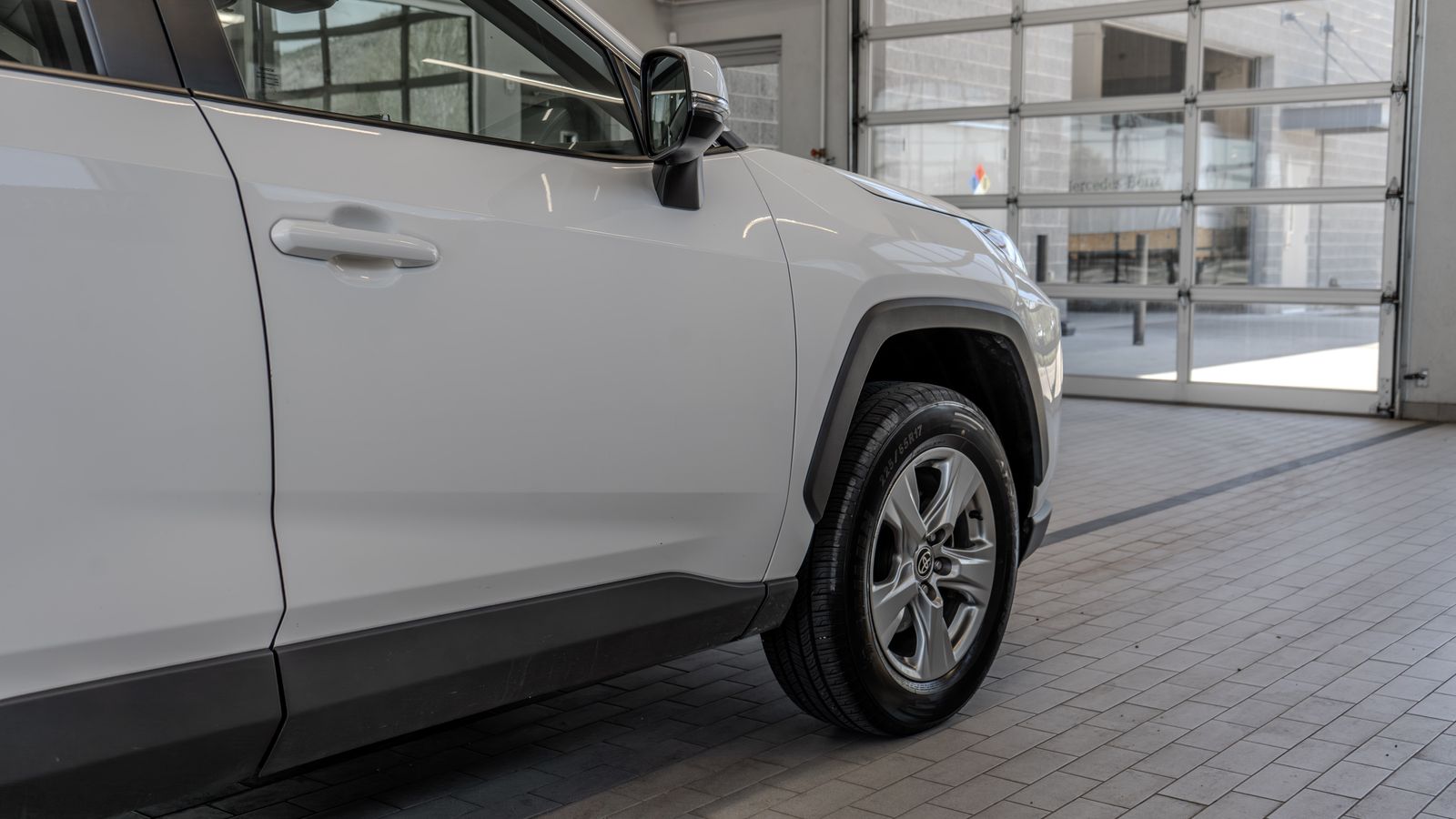2024 Toyota RAV4 XLE — foto completa 30 de 34