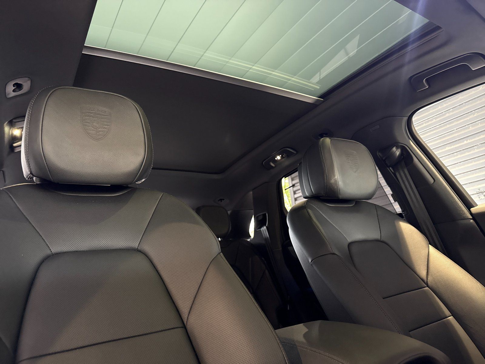 2026 Porsche Cayenne S — full photo 17 of 29