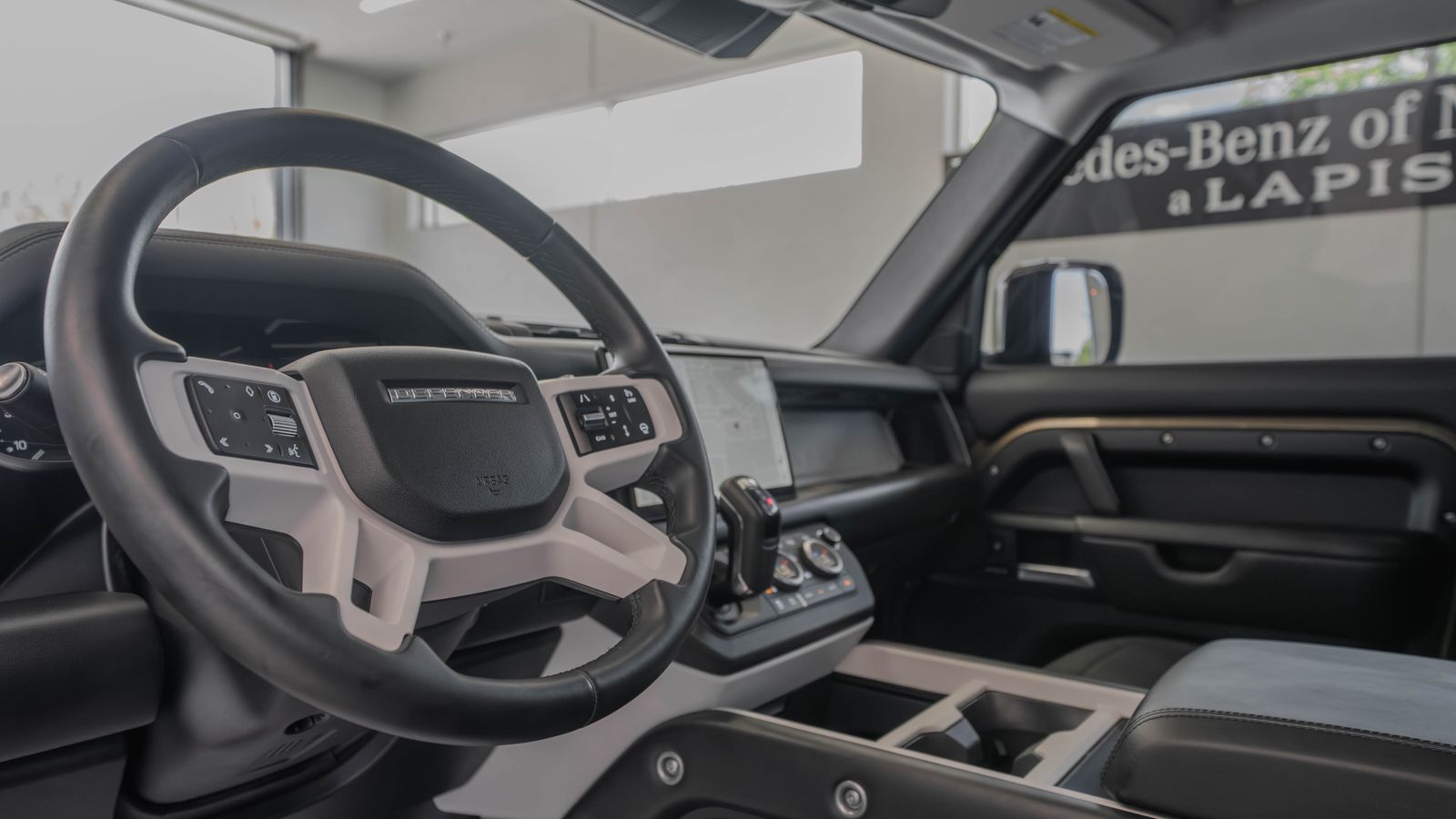 2025 Land Rover Defender 90 S — foto completa 7 de 33
