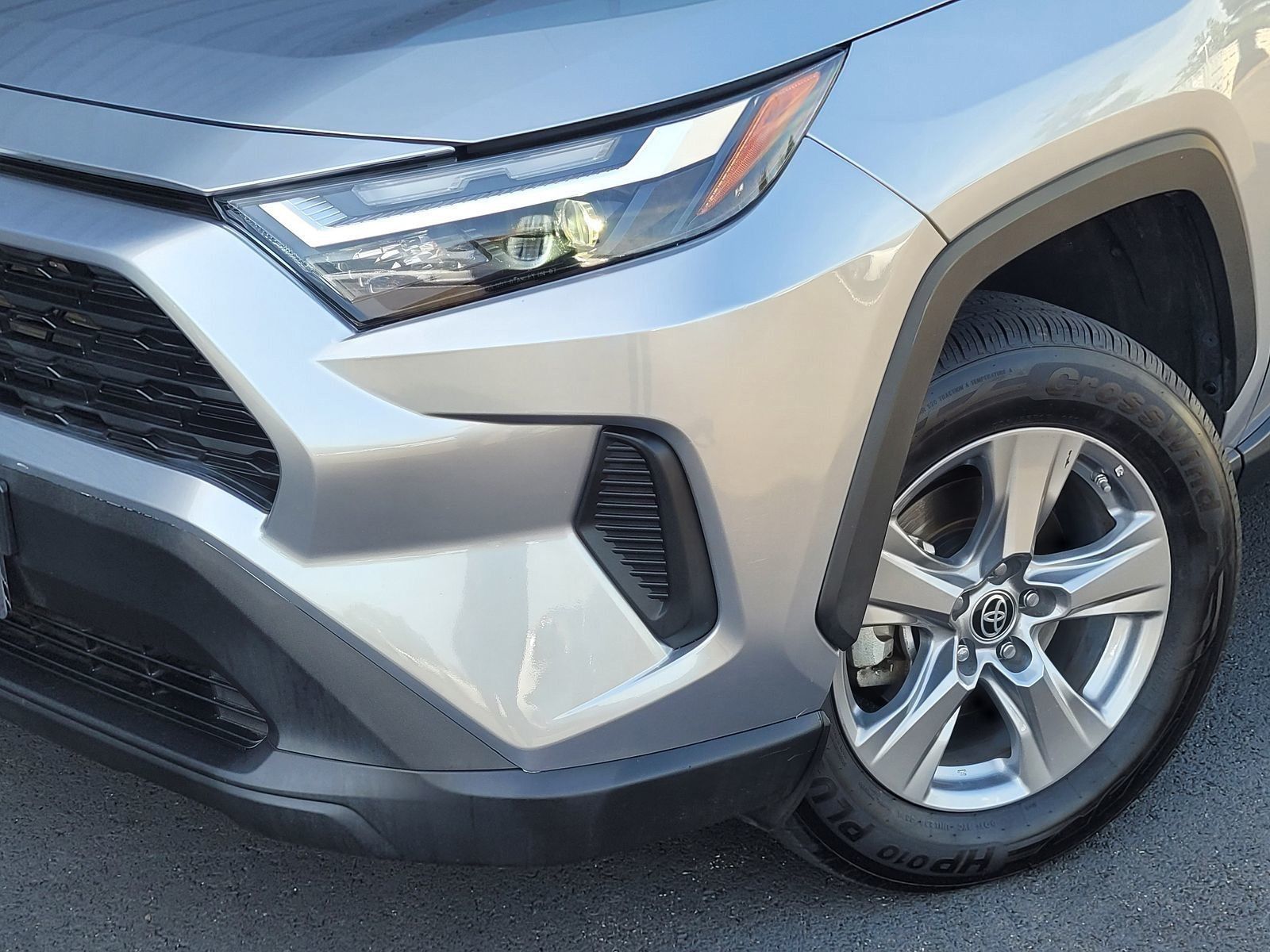 2023 Toyota RAV4 Hybrid LE — foto completa 9 de 45