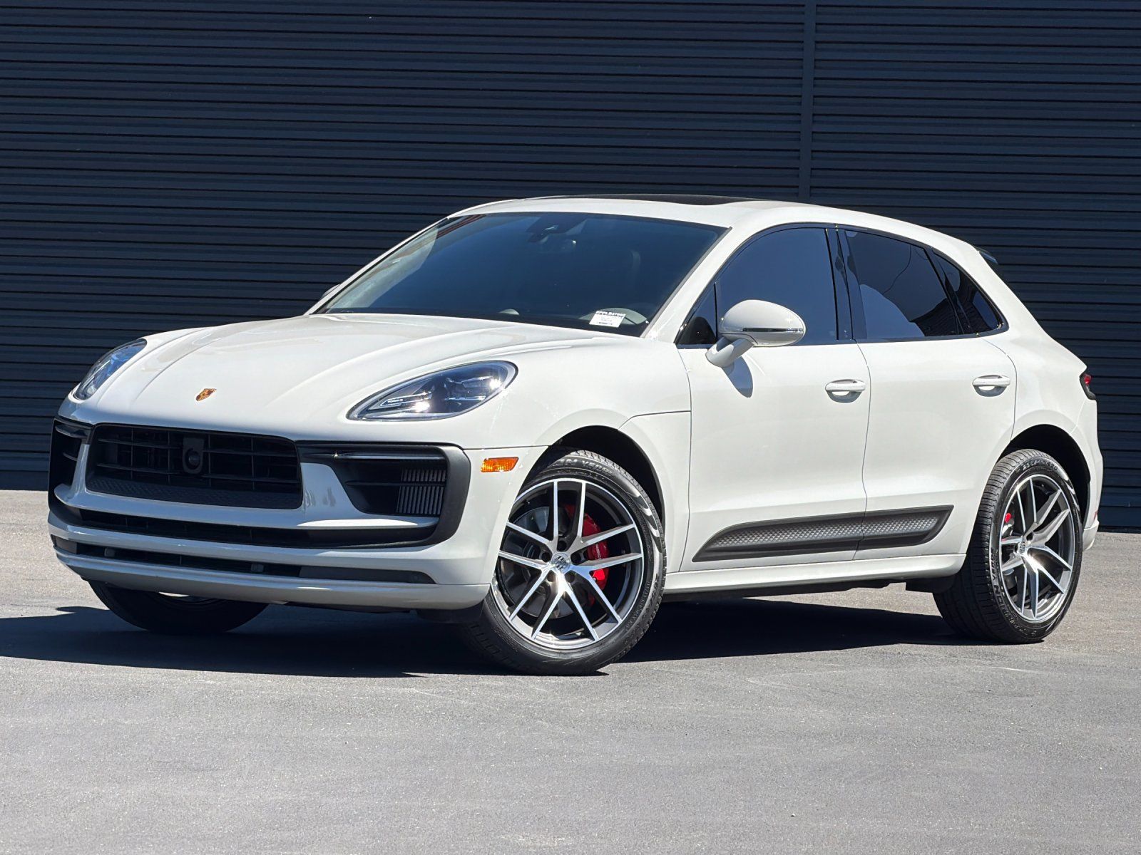 2023 Porsche Macan S — full photo 1 of 28