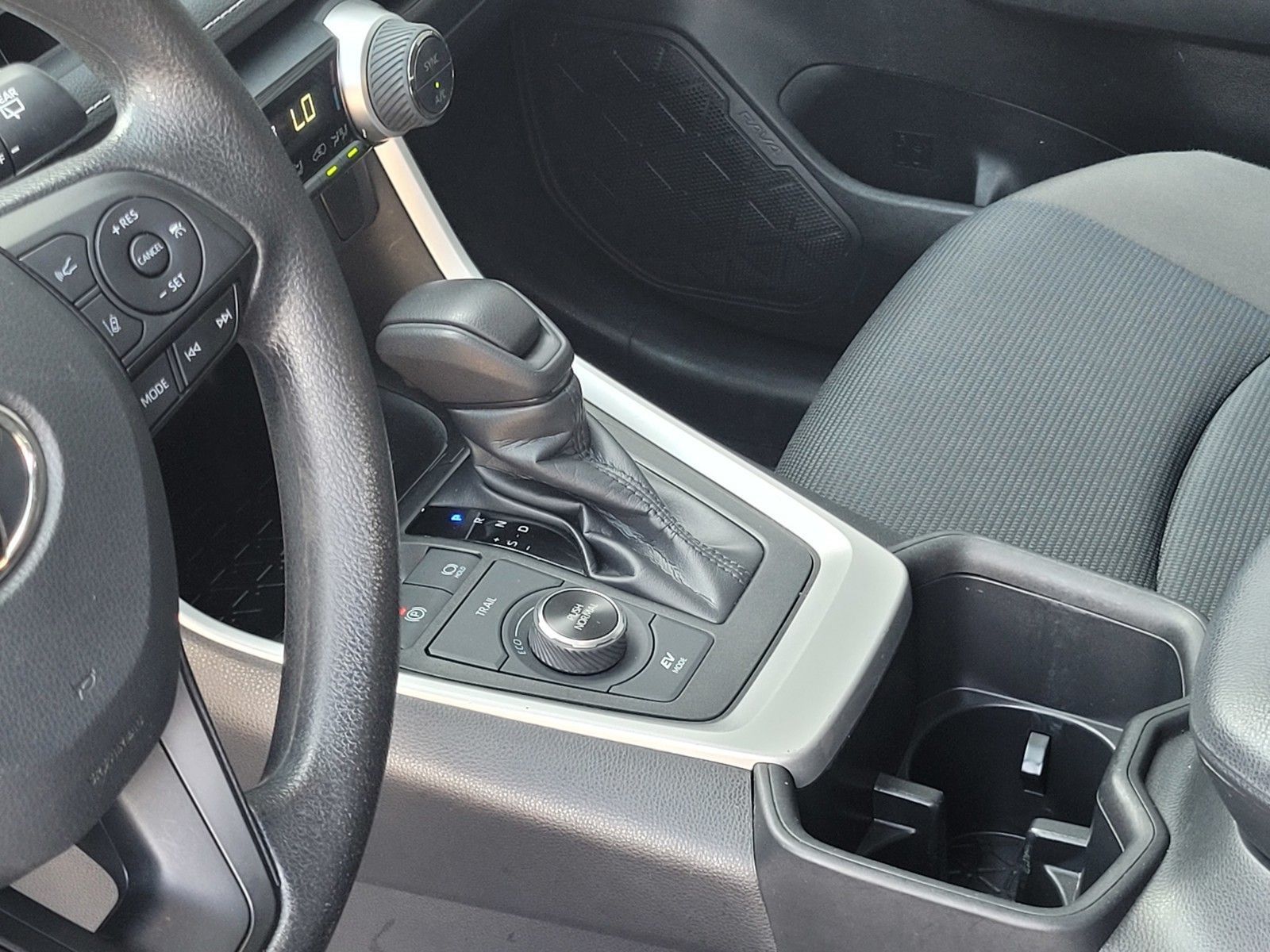 2023 Toyota RAV4 Hybrid LE — foto completa 20 de 45