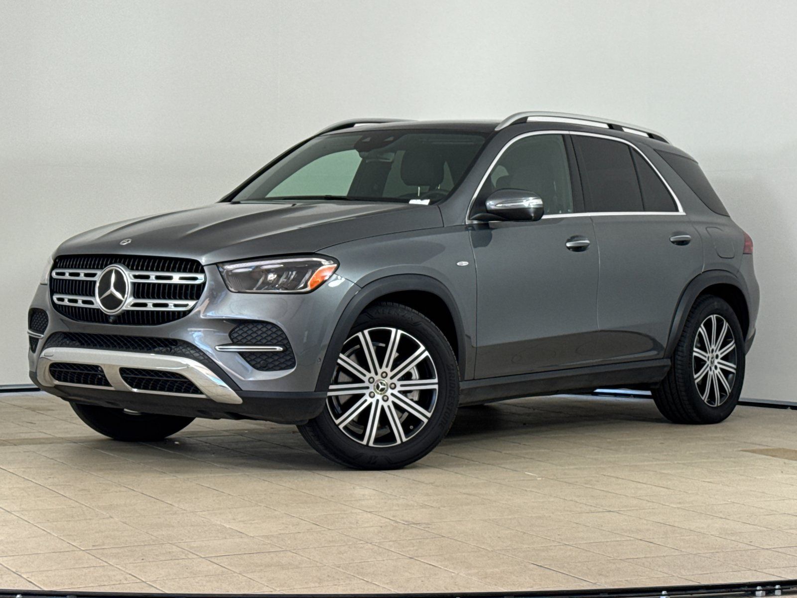 2025 Mercedes-Benz GLE GLE 450e — full photo 1 of 29