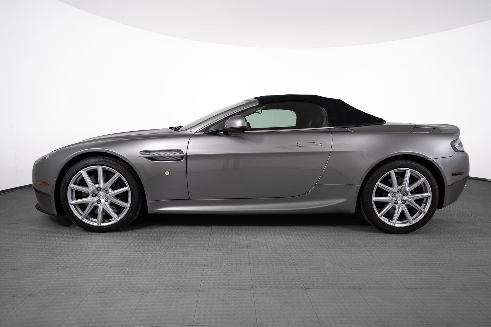 2012 Aston Martin V8 Vantage — foto completa 44 de 50