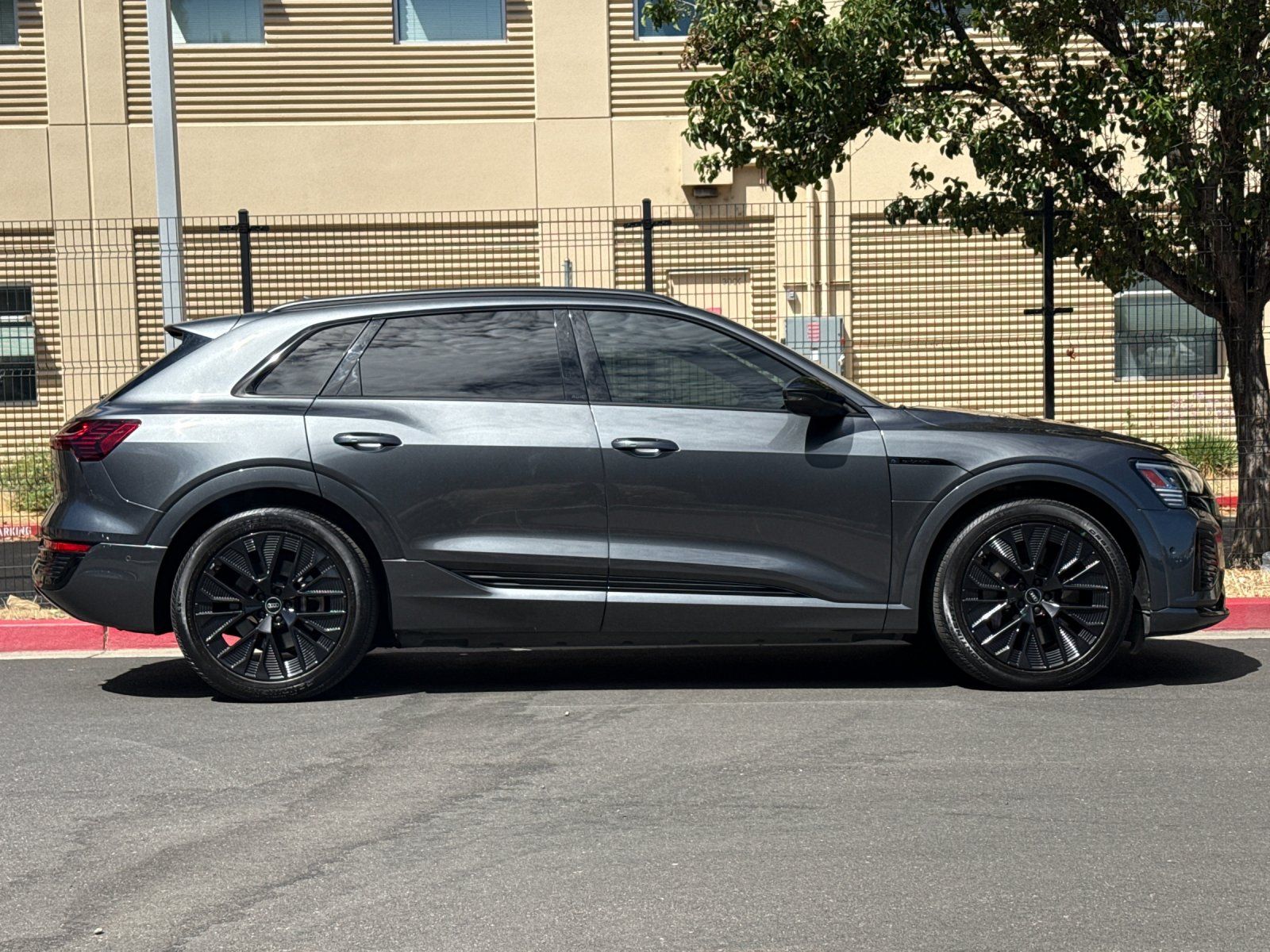 2024 Audi Q8 e-tron Prestige — foto completa 7 de 29