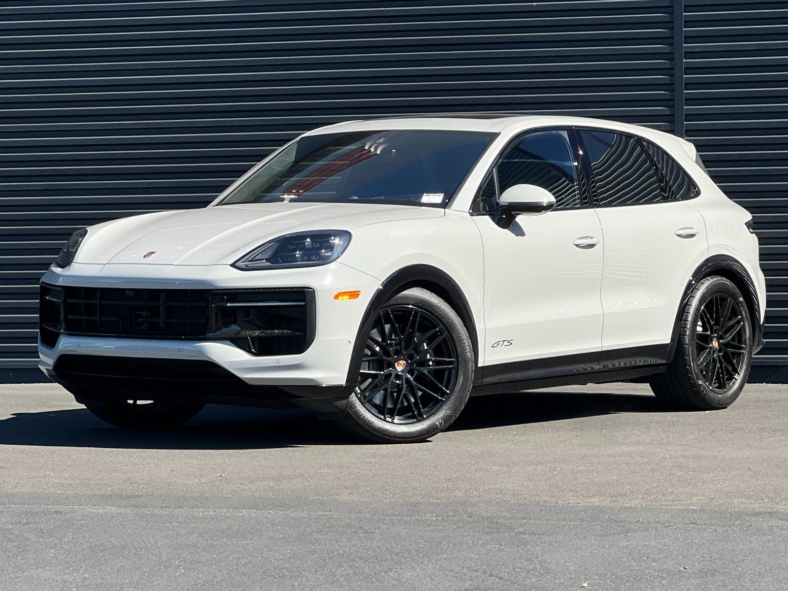 2026 Porsche Cayenne GTS — full photo 1 of 29