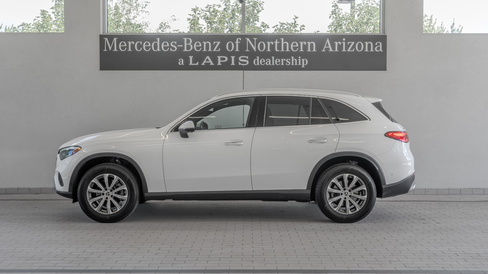 2024 Mercedes-Benz GLC GLC 300 — full photo 2 of 33