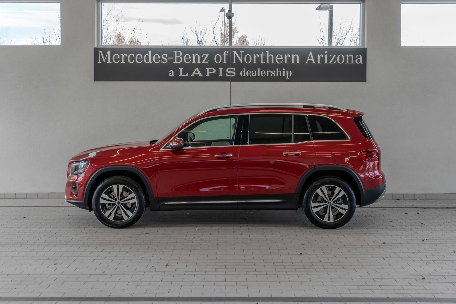 2026 Mercedes-Benz GLB GLB 250 — full photo 2 of 36