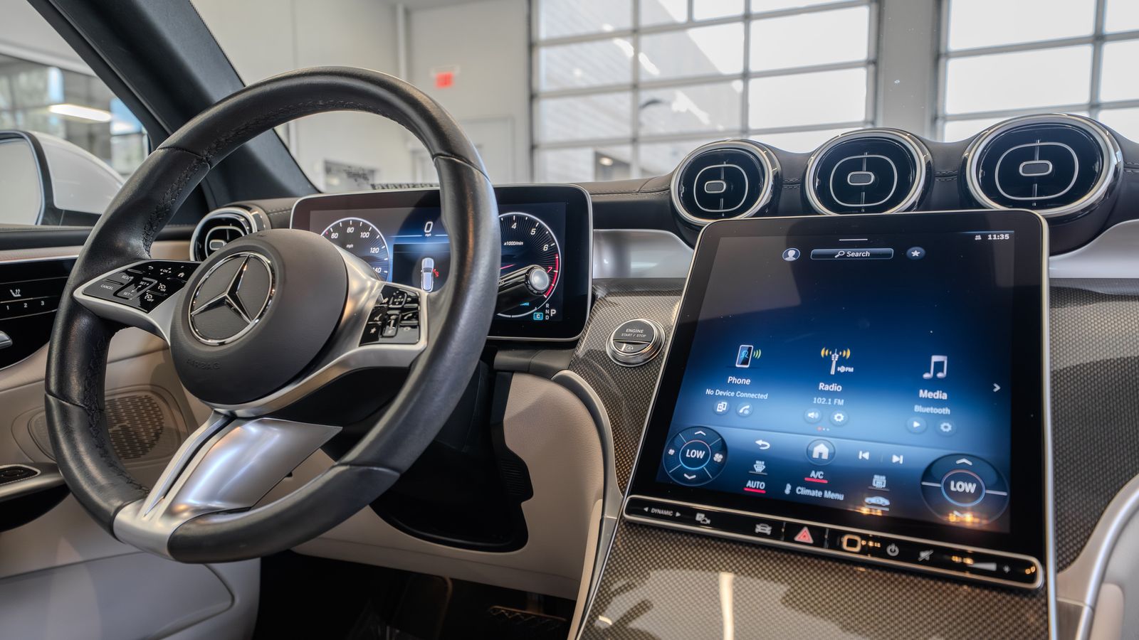 2024 Mercedes-Benz GLC GLC 300 — full photo 19 of 33