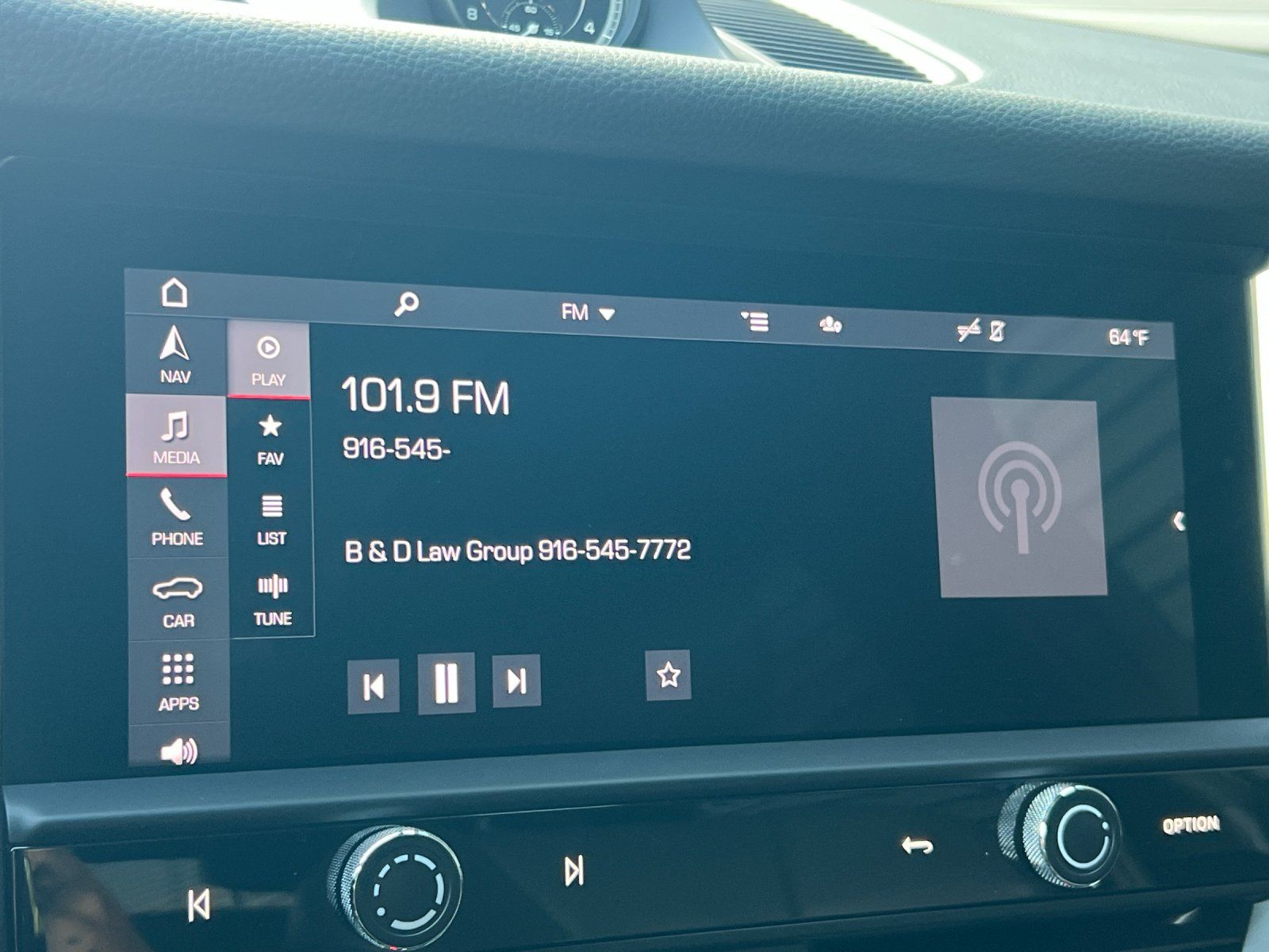 2025 Porsche Macan Base — full photo 18 of 28